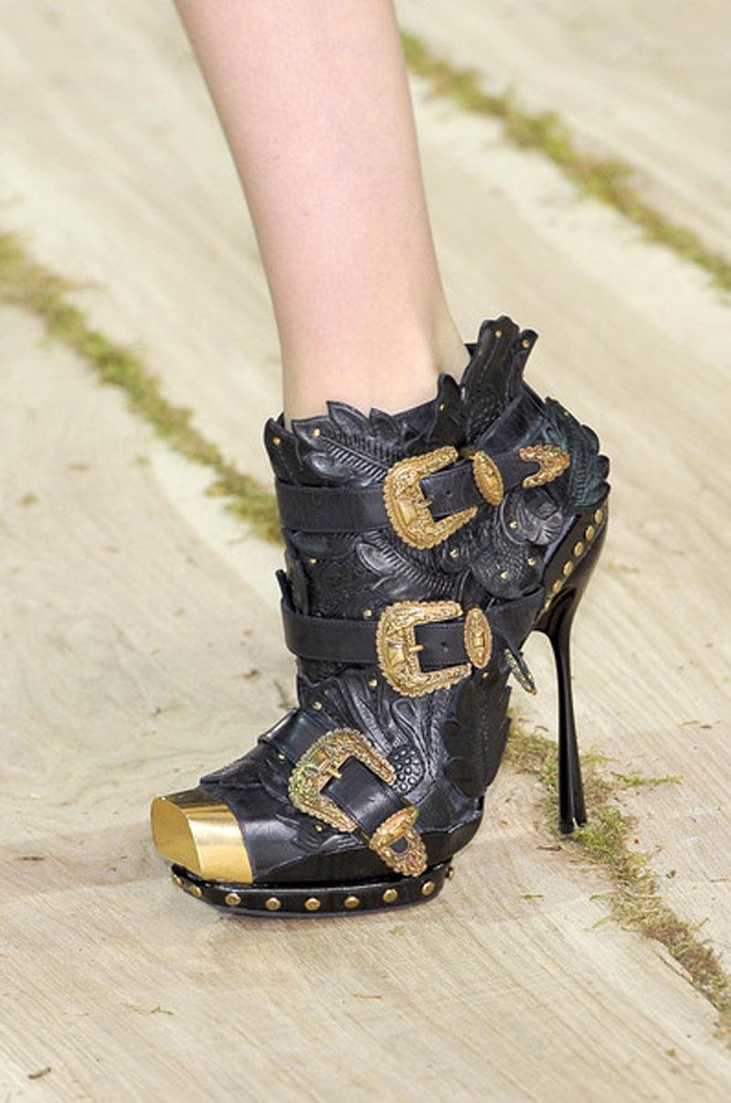 New Alexander McQueen by Sarah Burton *Rona* Black Leather 3D Embellished Ankle Boots
S/S 2011 Runway Collection
Iconic Boots Featuring Squared-off Brass Toe Caps, 3D Leather Petals and Leaves, Multiple Gilt Buckles.
Stiletto High Heel - 5..5