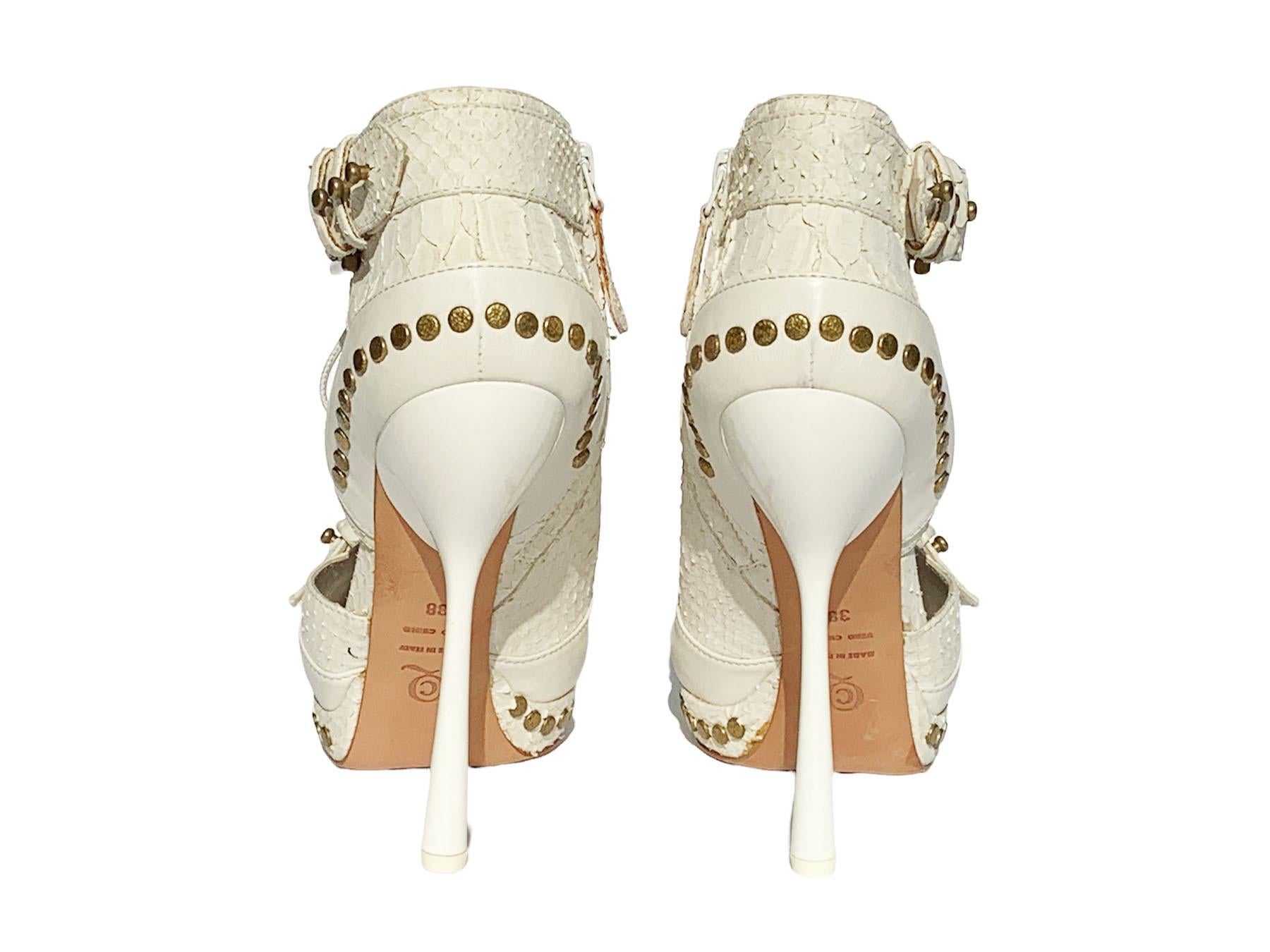 New Alexander McQueen S/S 2011 Oyster White Snake Studded Ankle Boots 38 - US 8 In New Condition For Sale In Montgomery, TX