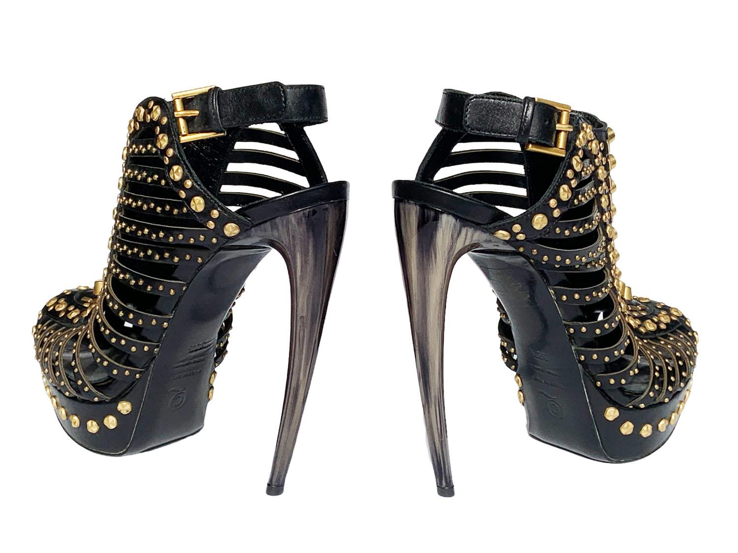 New Alexander McQueen S/S 2012 Leather Studded Horn Heel Platform Sandals 38.5  In New Condition For Sale In Montgomery, TX