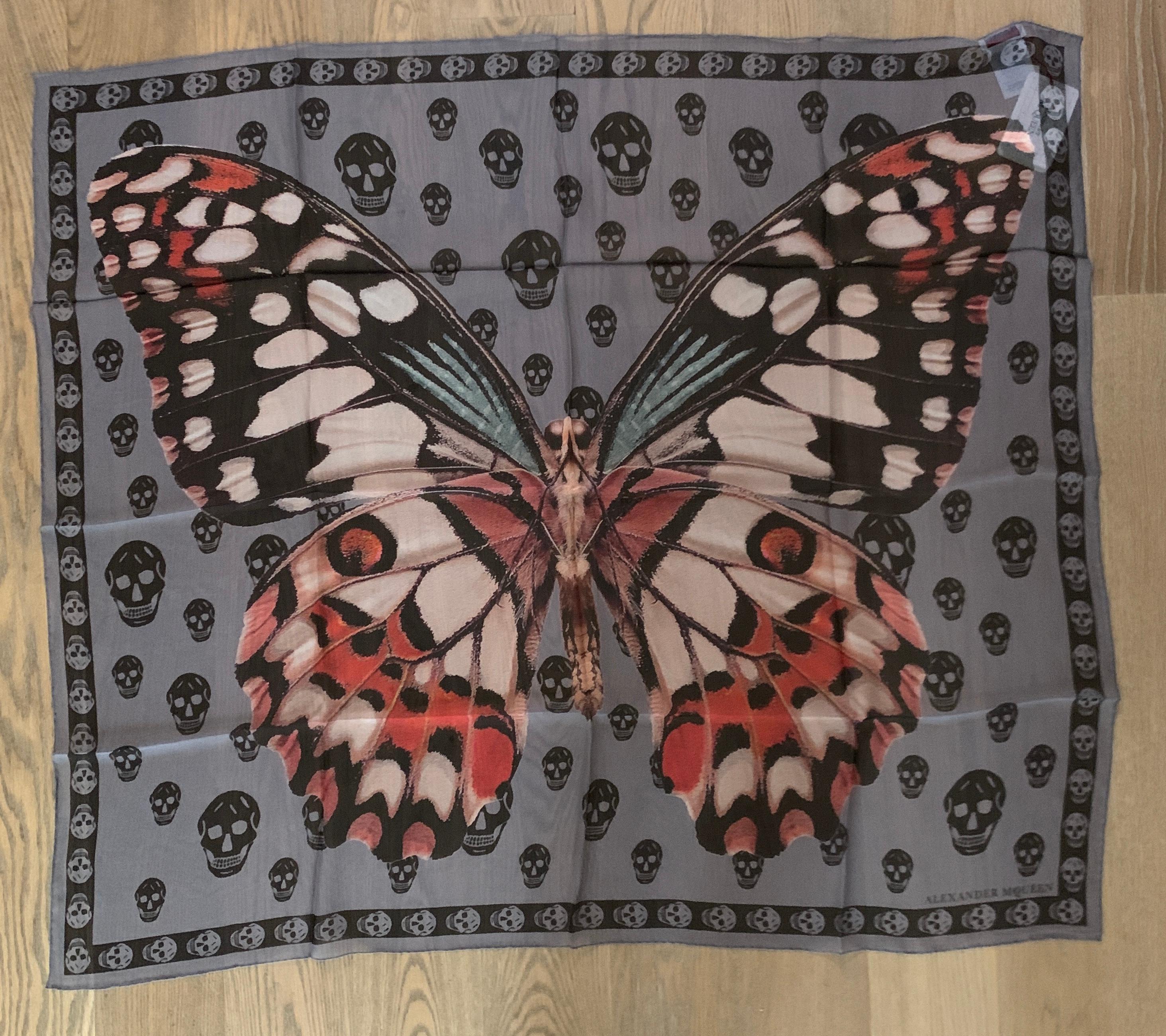 New Alexander McQueen large semi-sheer gray scarf featuring giant butterfly or moth with black skull print throughout background. Signed Alexander McQueen in logo at bottom corner. 

Purchased directly from McQueen store.

100% silk.

Approximately
