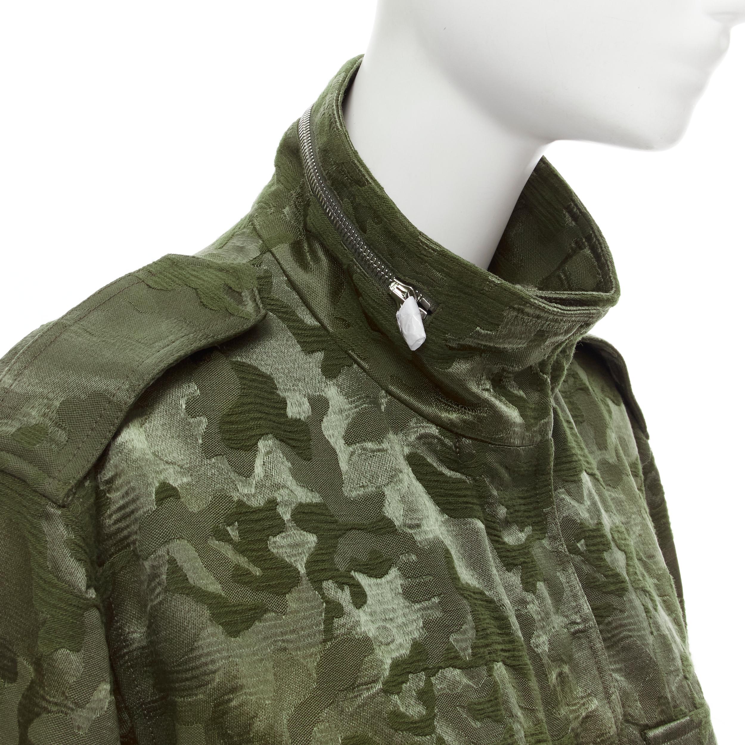 new ALEXANDER WANG Army green camouflage jacquard military coat XS 
Reference: MELK/A00005 
Brand: Alexander Wang 
Material: Wool 
Color: Green 
Pattern: Camouflage 
Closure: Zip 
Made in: China 

CONDITION: 
Condition: New with tags. 

SIZING: