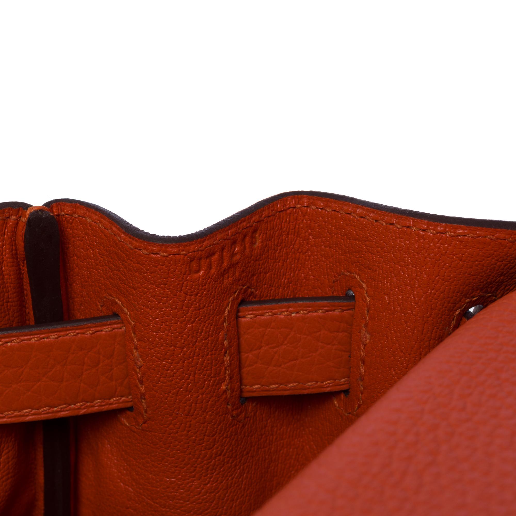 Superbe sac à main Kelly 28 retourné en cuir Orange Feu, SHW, Hermès en vente 3