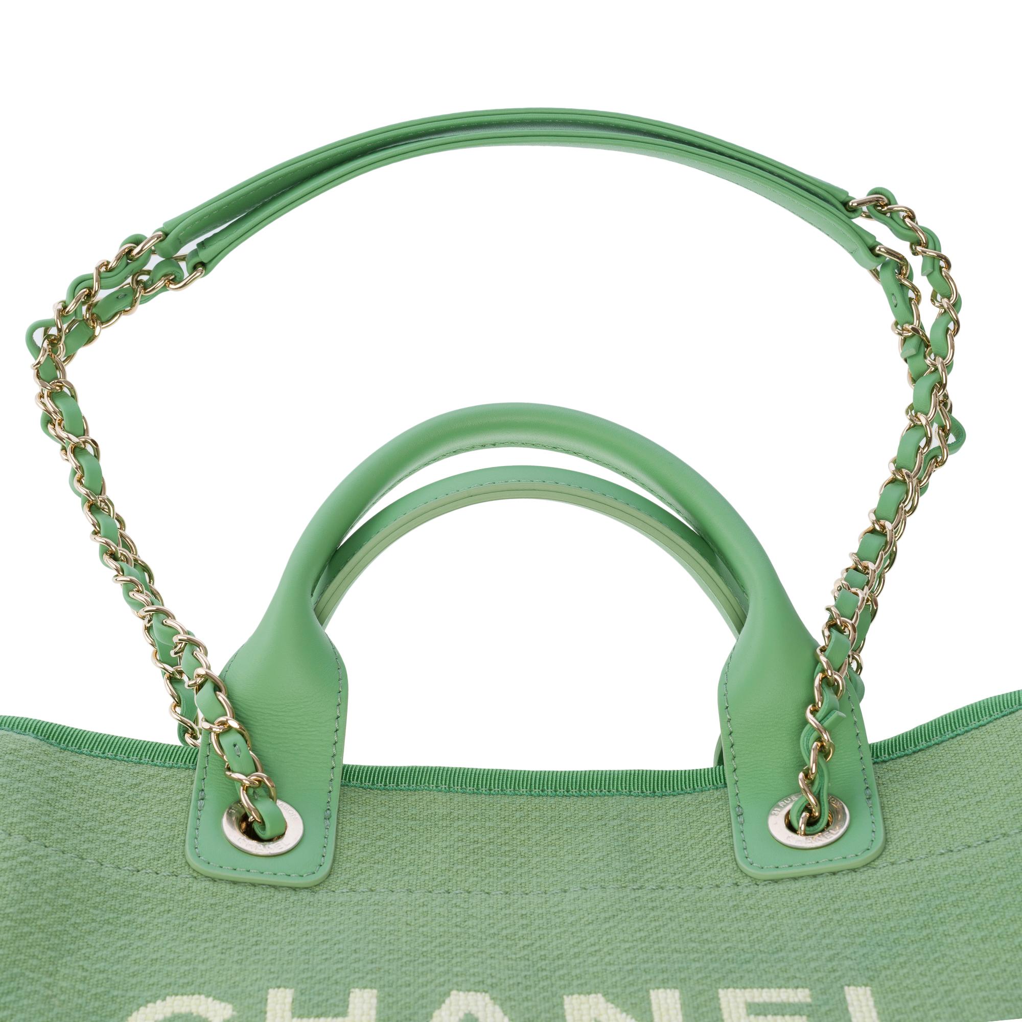 Superbe sac fourre-tout Chanel Deauville en toile verte, édition limitée en vente 5