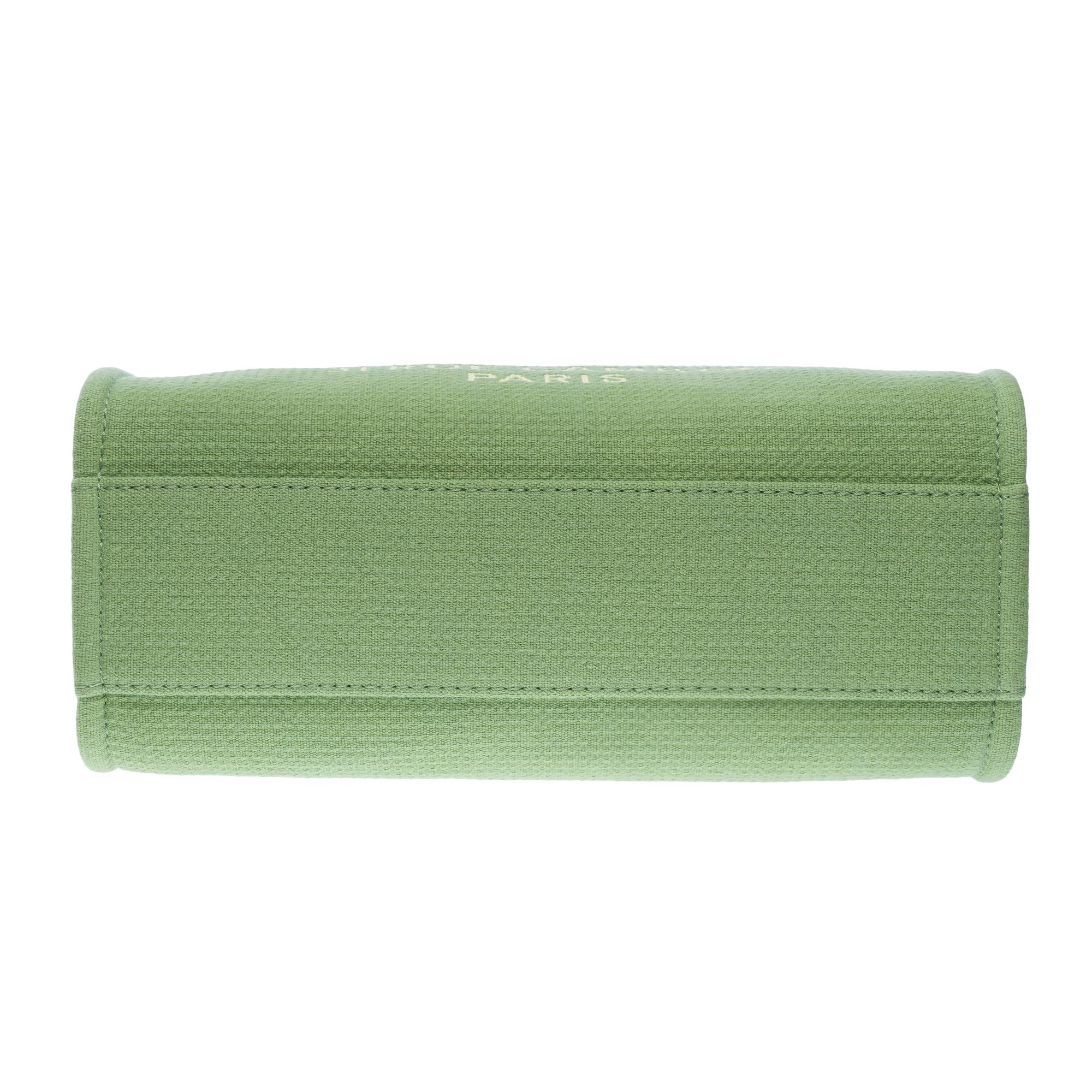 Superbe sac fourre-tout Chanel Deauville en toile verte, édition limitée en vente 6