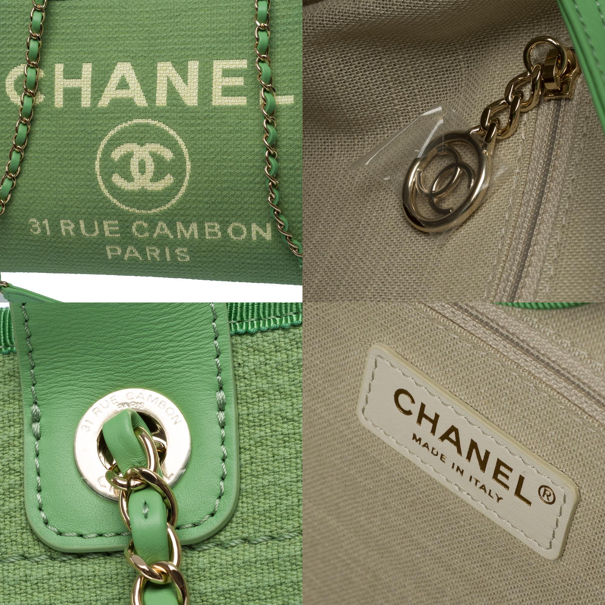 Superbe sac fourre-tout Chanel Deauville en toile verte, édition limitée Pour femmes en vente