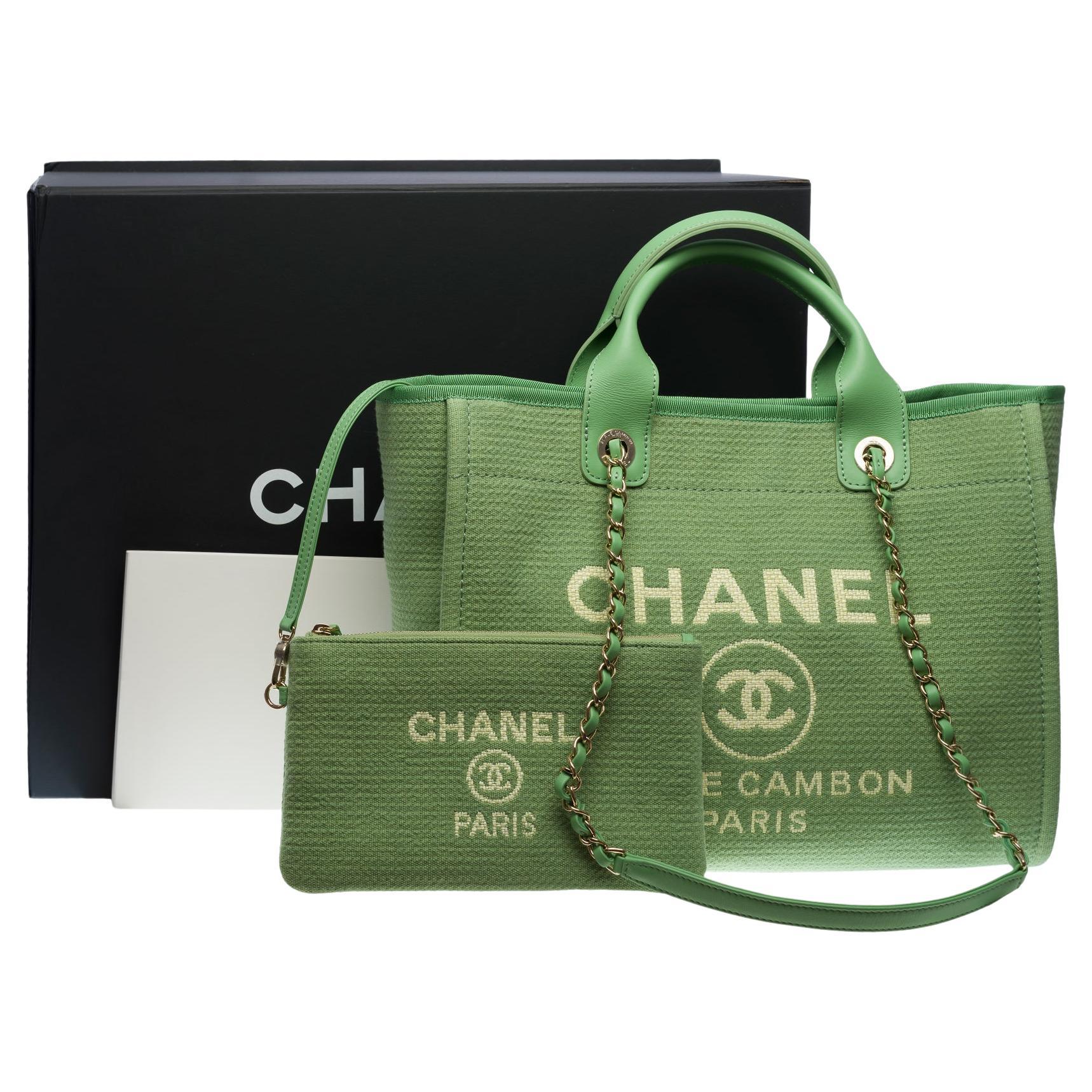 Superbe sac fourre-tout Chanel Deauville en toile verte, édition limitée en vente