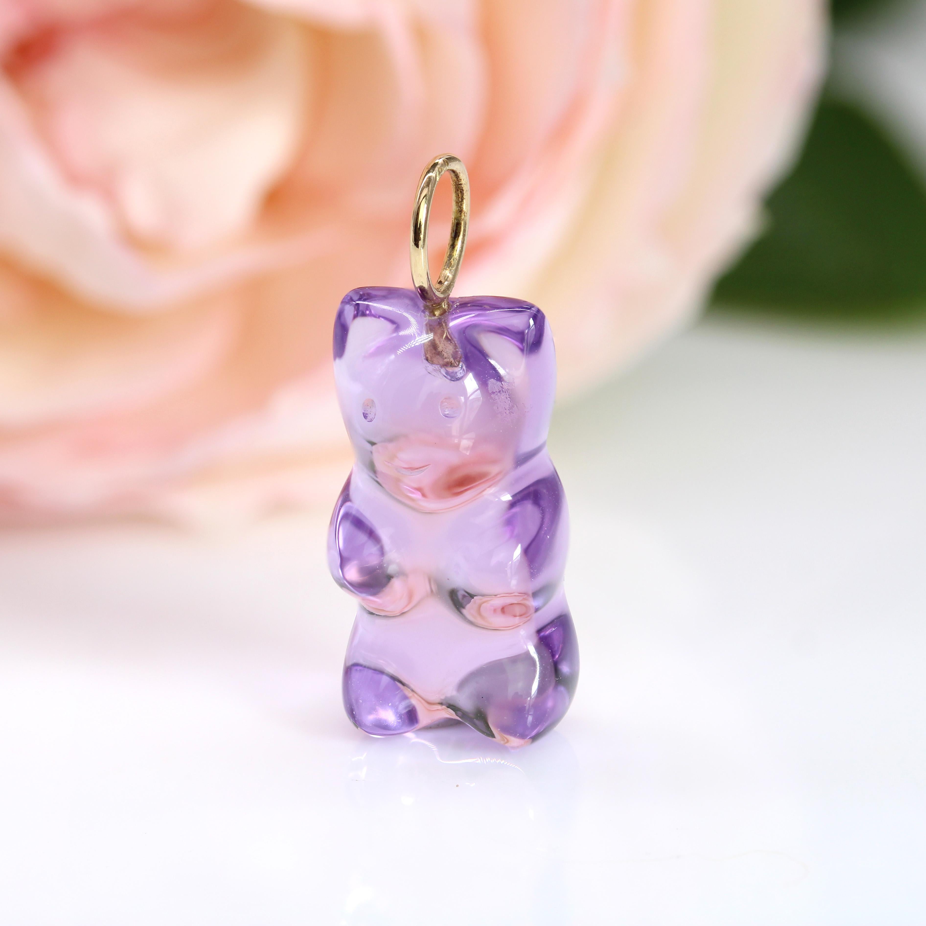 Moderno Nuovo ciondolo a forma di orso gommoso con ametista in oro giallo 18 carati in vendita
