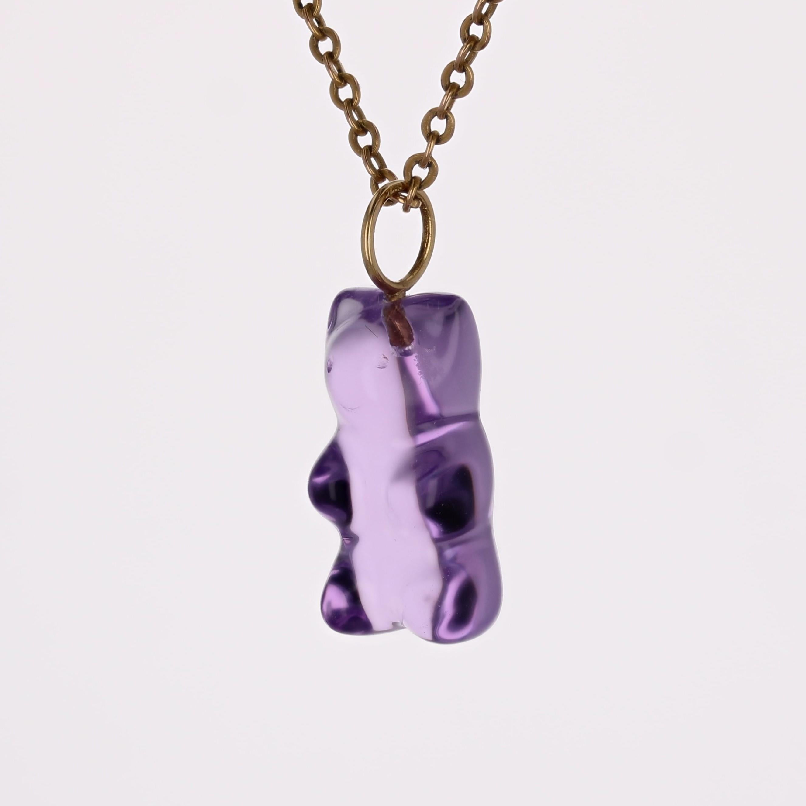 Grezzo Nuovo ciondolo a forma di orso gommoso con ametista in oro giallo 18 carati in vendita