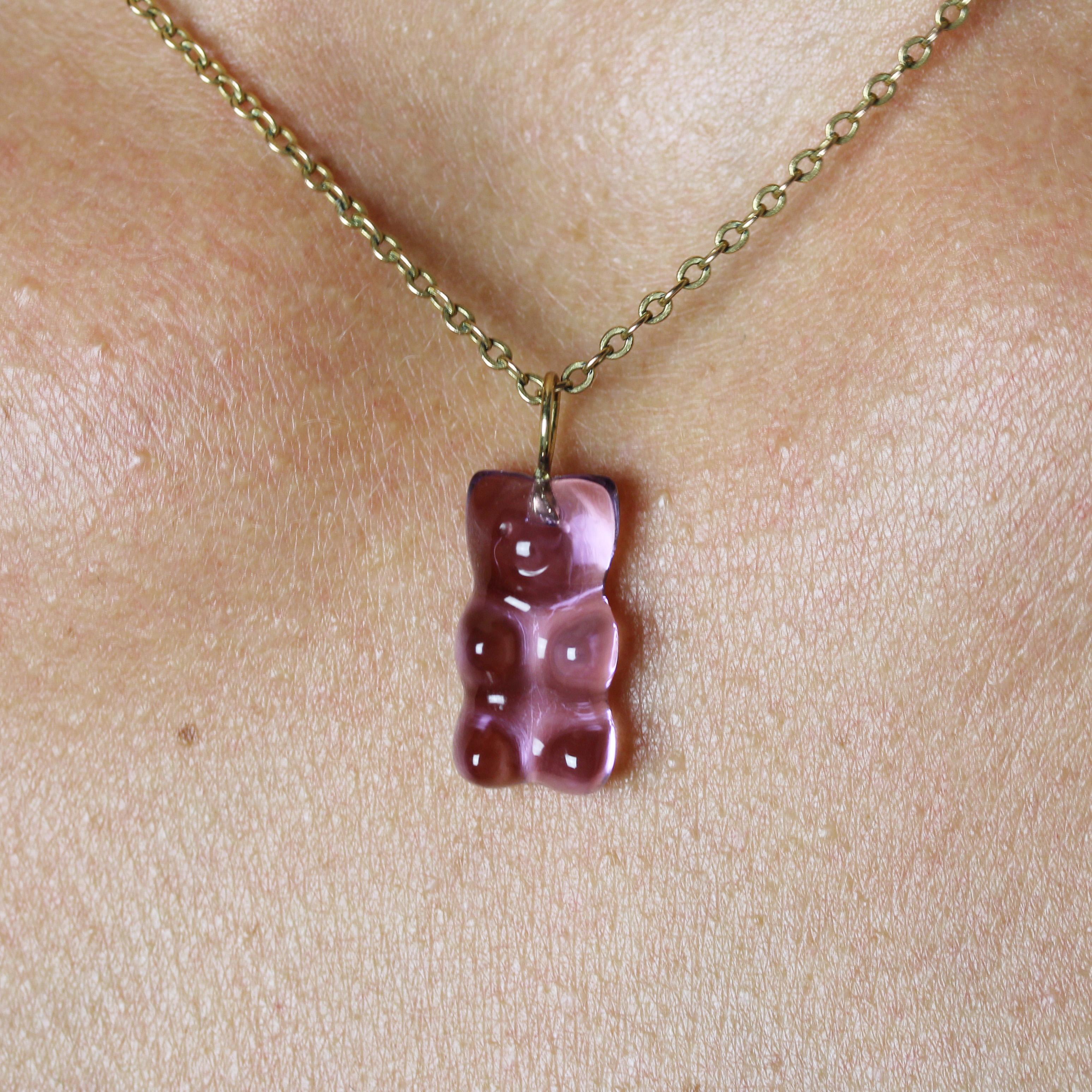 Nuovo ciondolo a forma di orso gommoso con ametista in oro giallo 18 carati in vendita 1