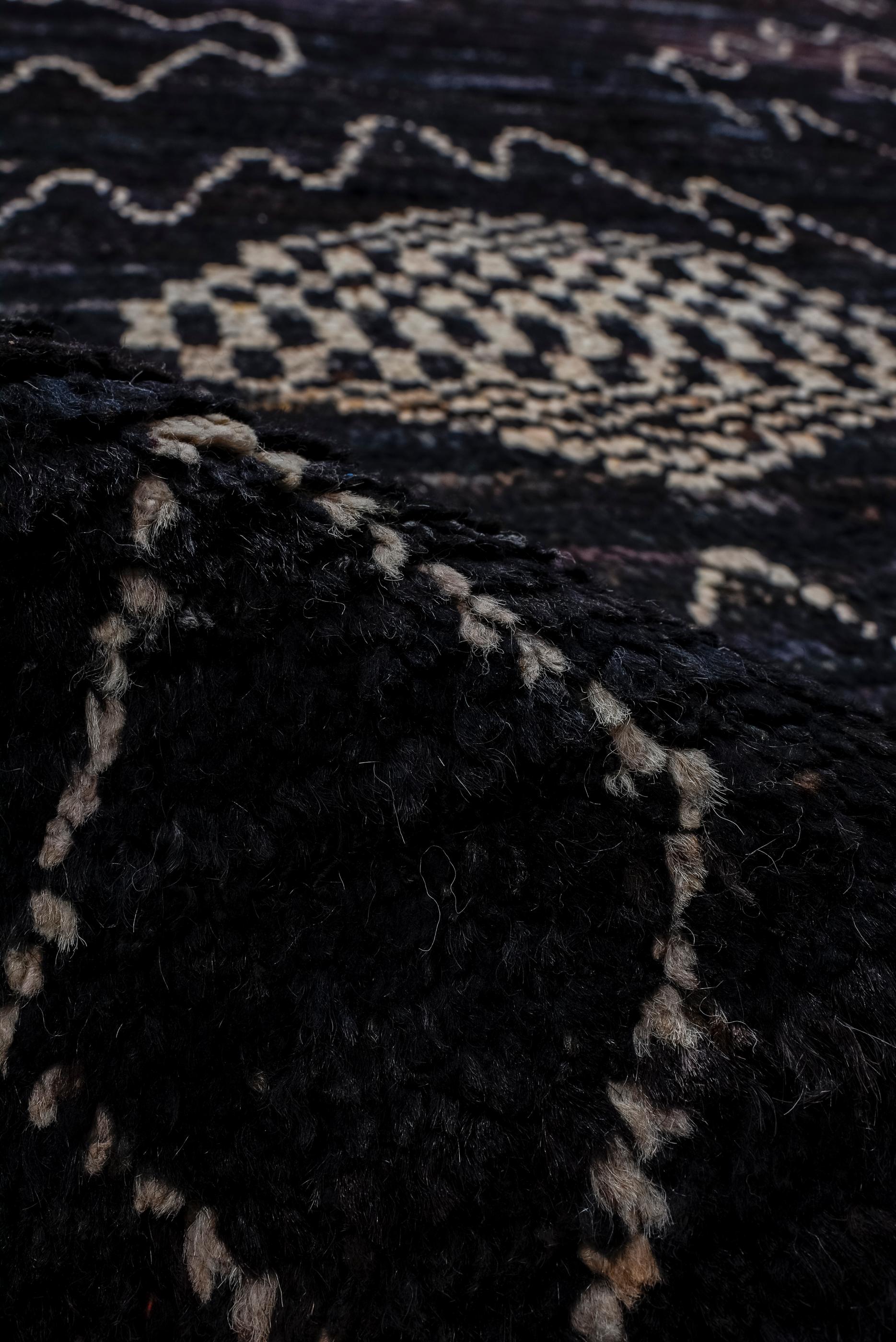 Nouveau tapis sans bordures contemporain avec champ anthracite et médaillons flottants en vente 1
