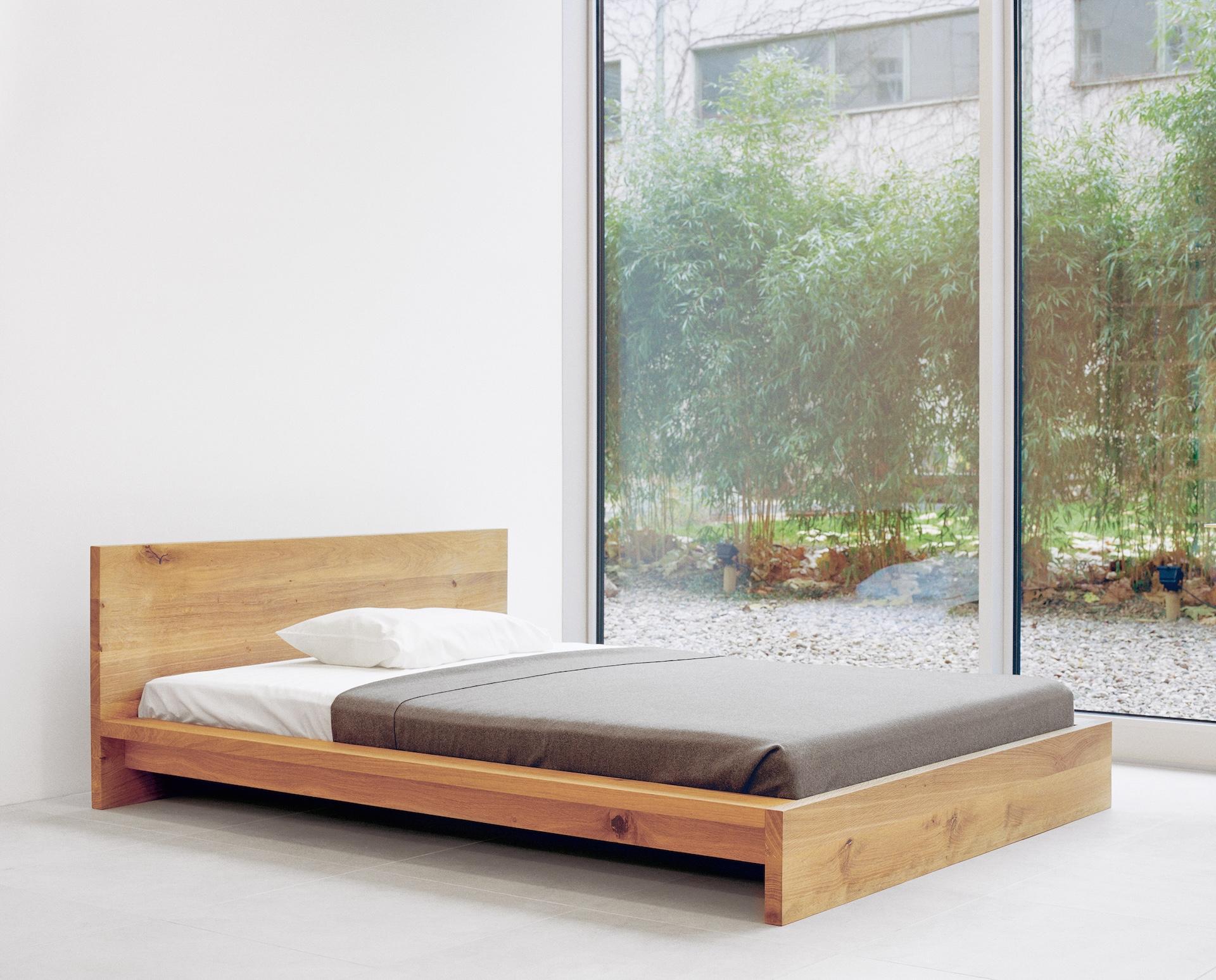 Letto Mo
Rete a doghe king size inclusa nel prezzo.
Il materasso non è incluso. 

Design/One: Philipp Mainzer, 1999
Il letto MO in legno massiccio è un design originale e iconico di e15, che rappresenta l'estetica distinta e duratura di