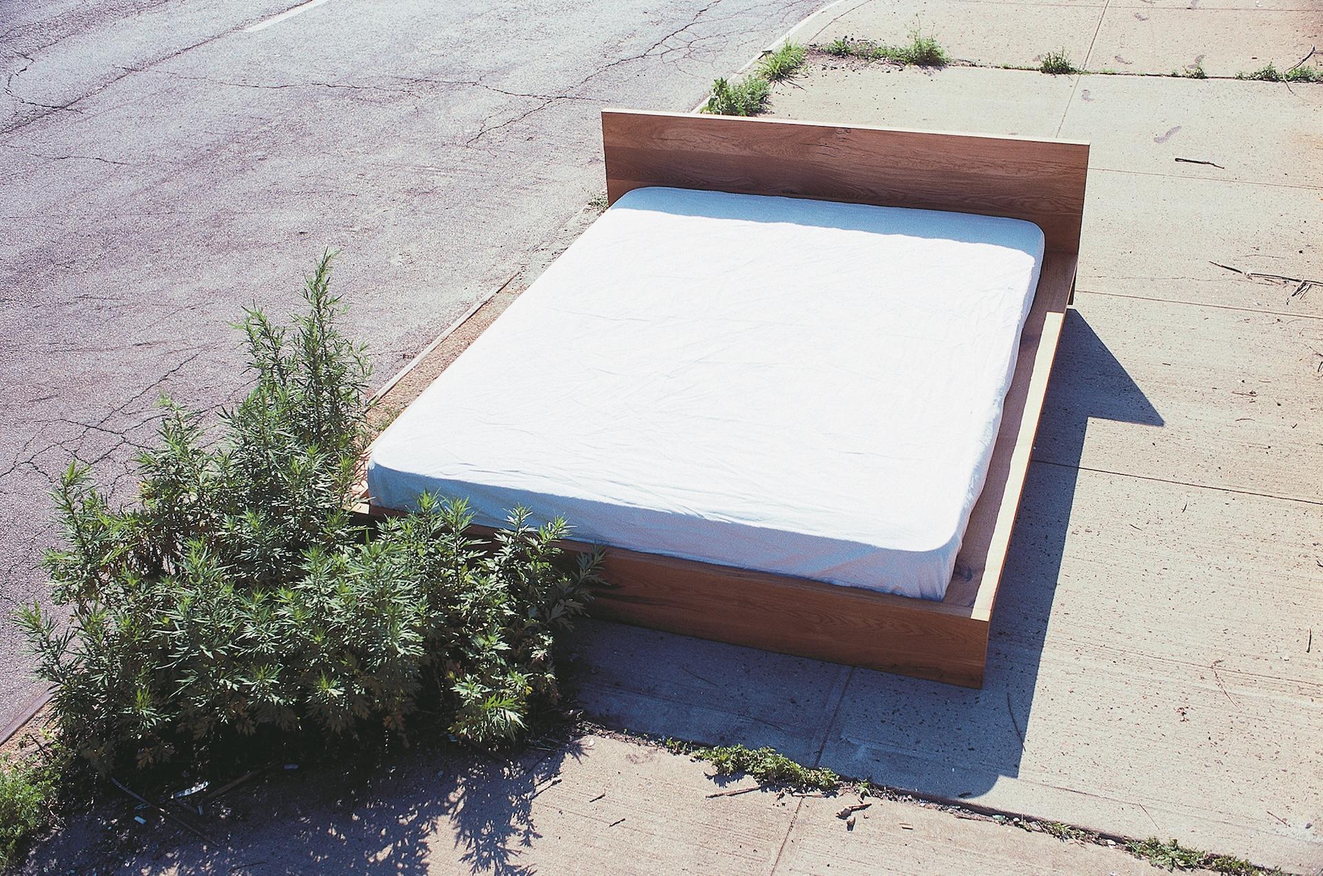 Bois Nouveau et fait sur commande Cadre de lit Queen e15 Mo personnalisable par Philipp Mainzer en vente