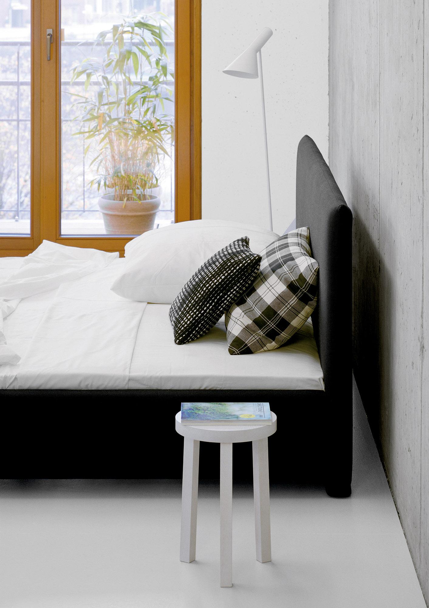 Nuovo e realizzato su misura e15 Pardis Queen Bed Frame di Philipp Mainzer in vendita 4