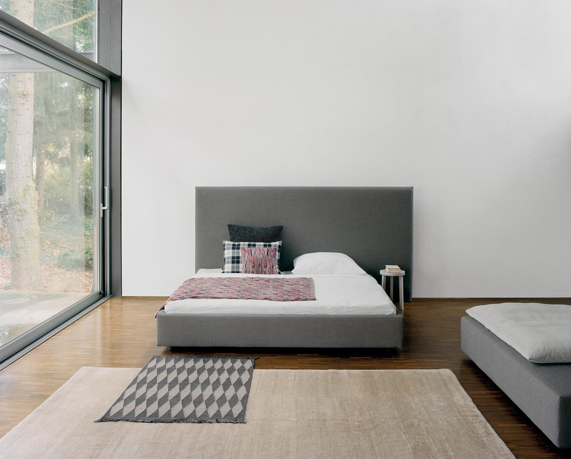 Nuovo e realizzato su misura e15 Pardis Queen Bed Frame di Philipp Mainzer in vendita 5