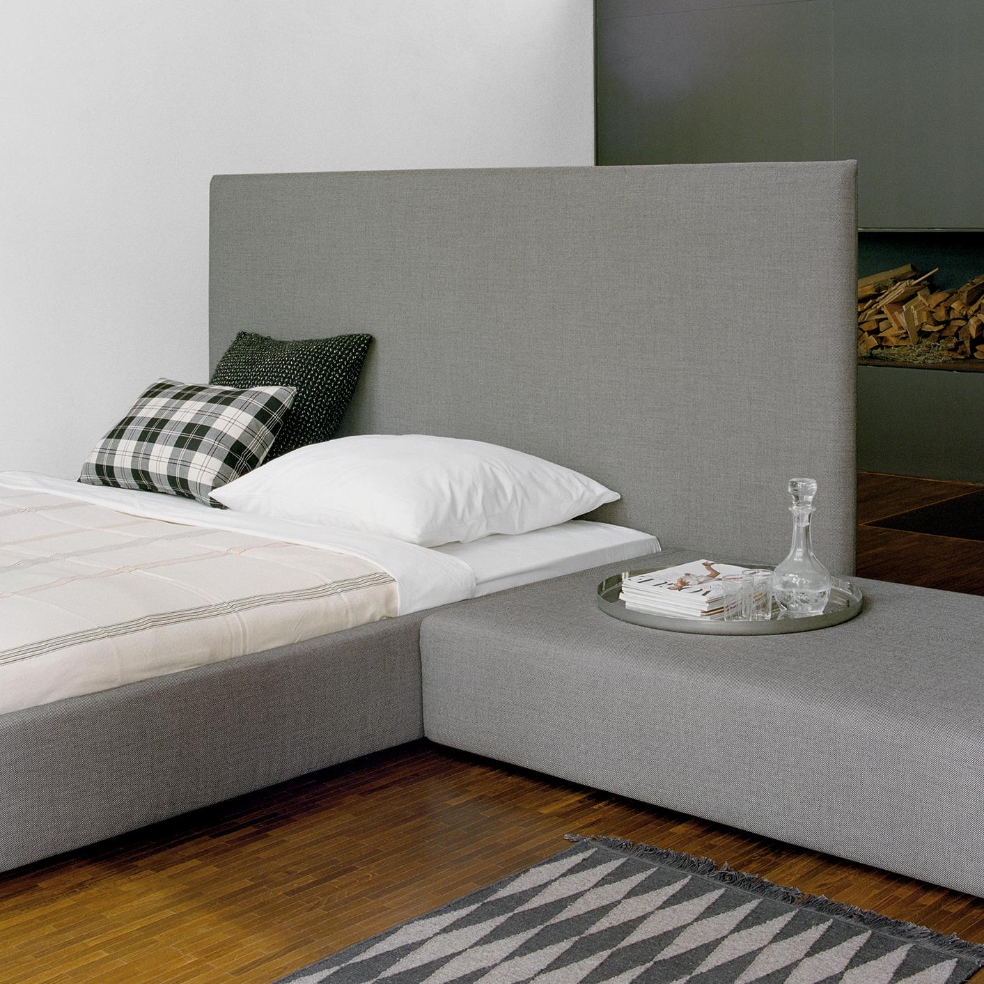 Nuovo e realizzato su misura e15 Pardis Queen Bed Frame di Philipp Mainzer in vendita 8