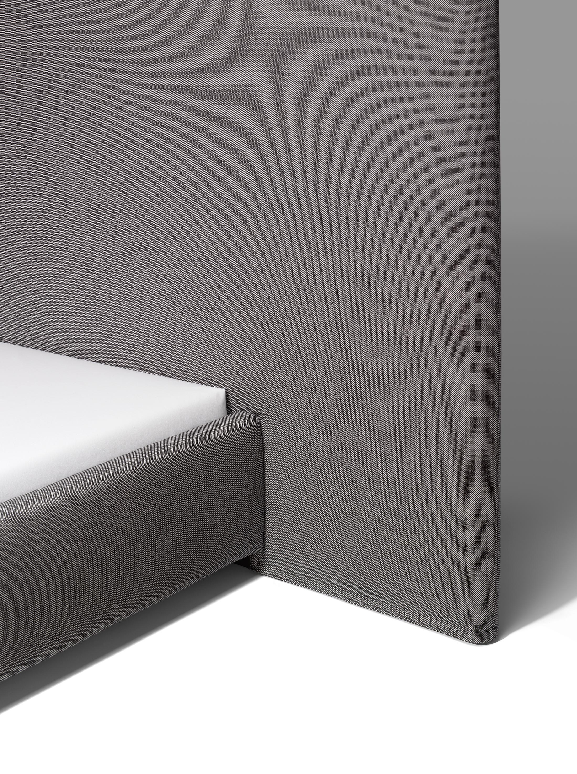 Nuovo e realizzato su misura e15 Pardis Queen Bed Frame di Philipp Mainzer in vendita 11
