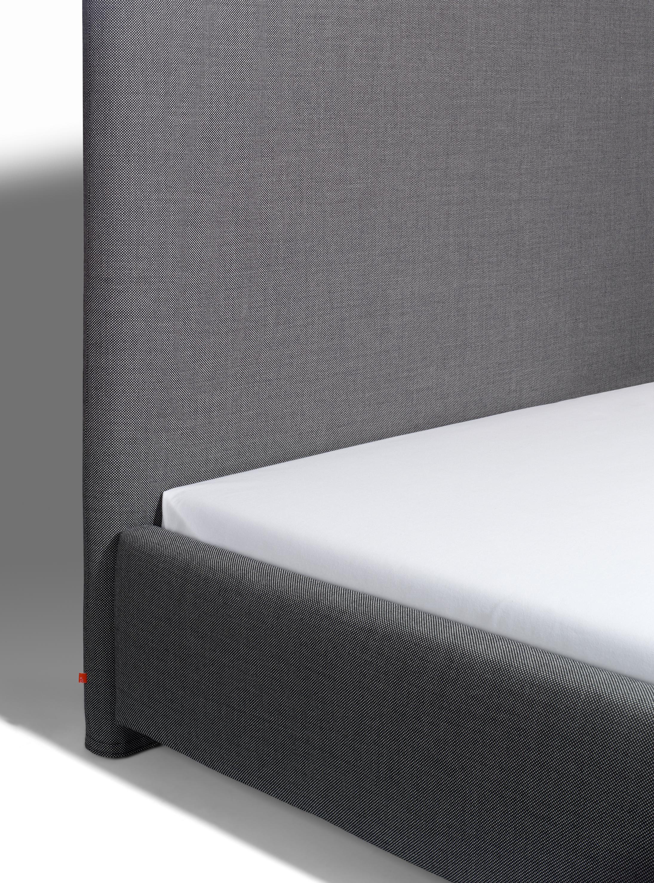 Nuovo e realizzato su misura e15 Pardis Queen Bed Frame di Philipp Mainzer in vendita 12