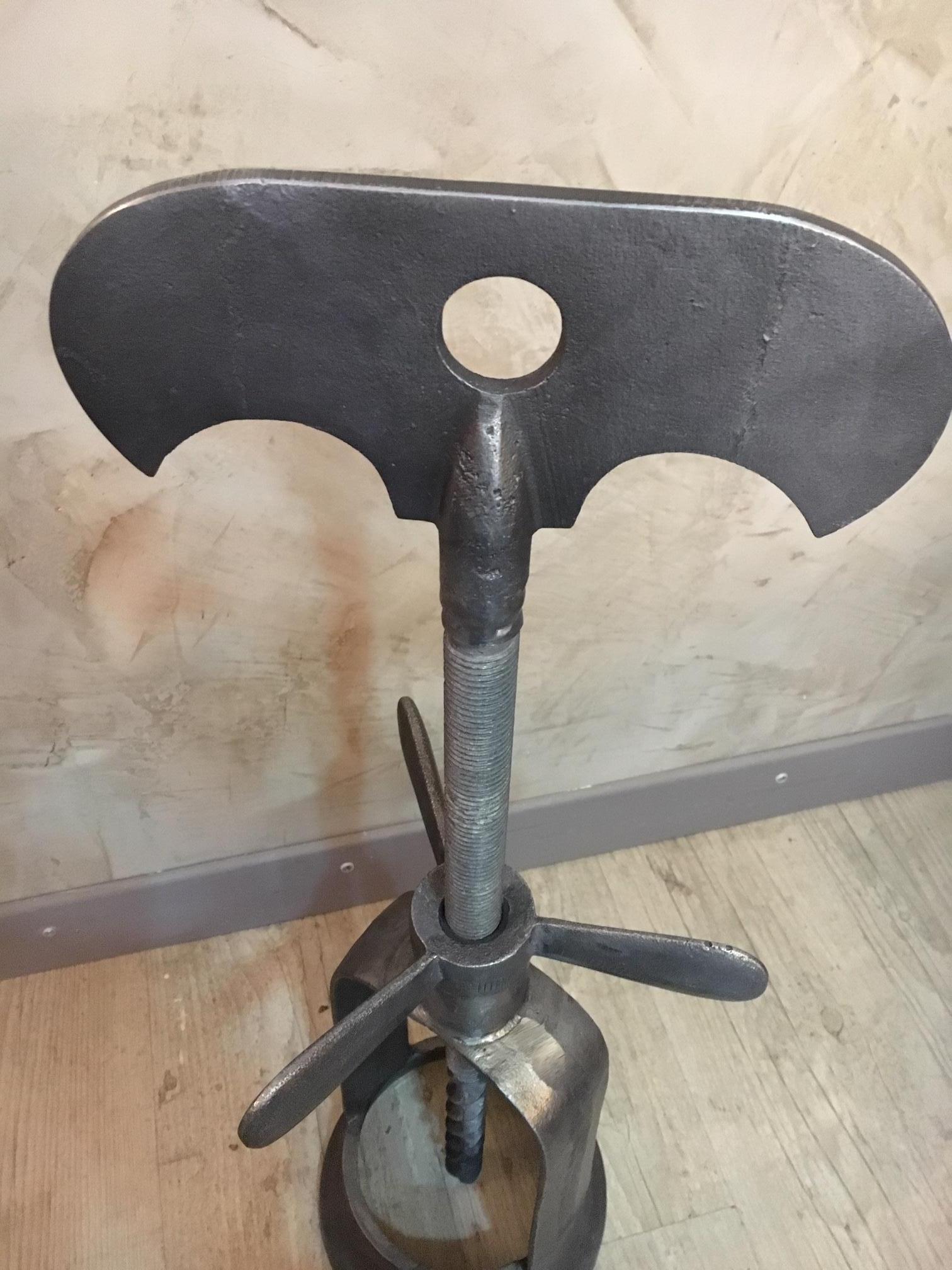 New and Made to Order Giant Metal Corkscrew In New Condition In LEGNY, FR