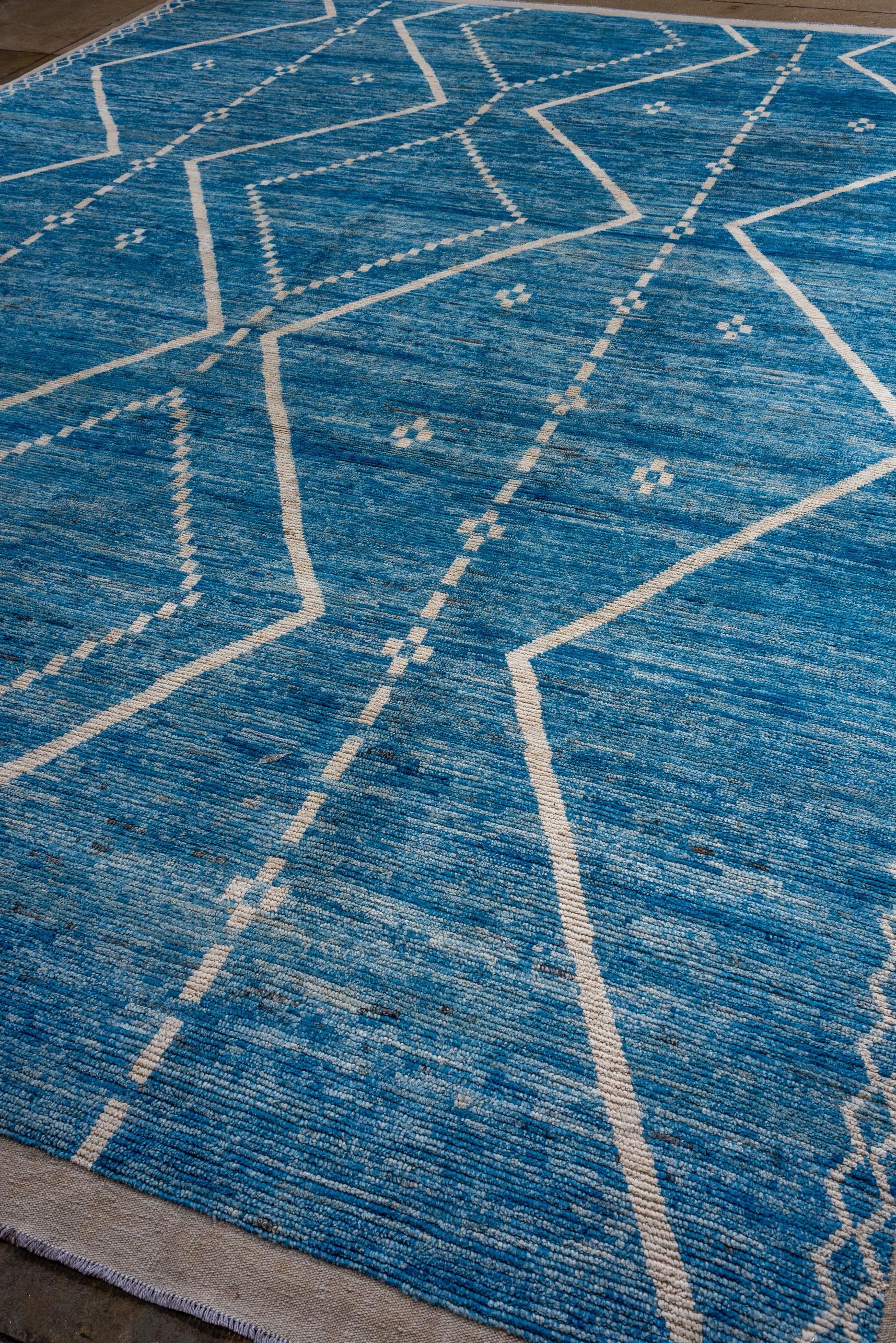 Neuer und moderner marokkanischer Design-Teppich (Moderne) im Angebot