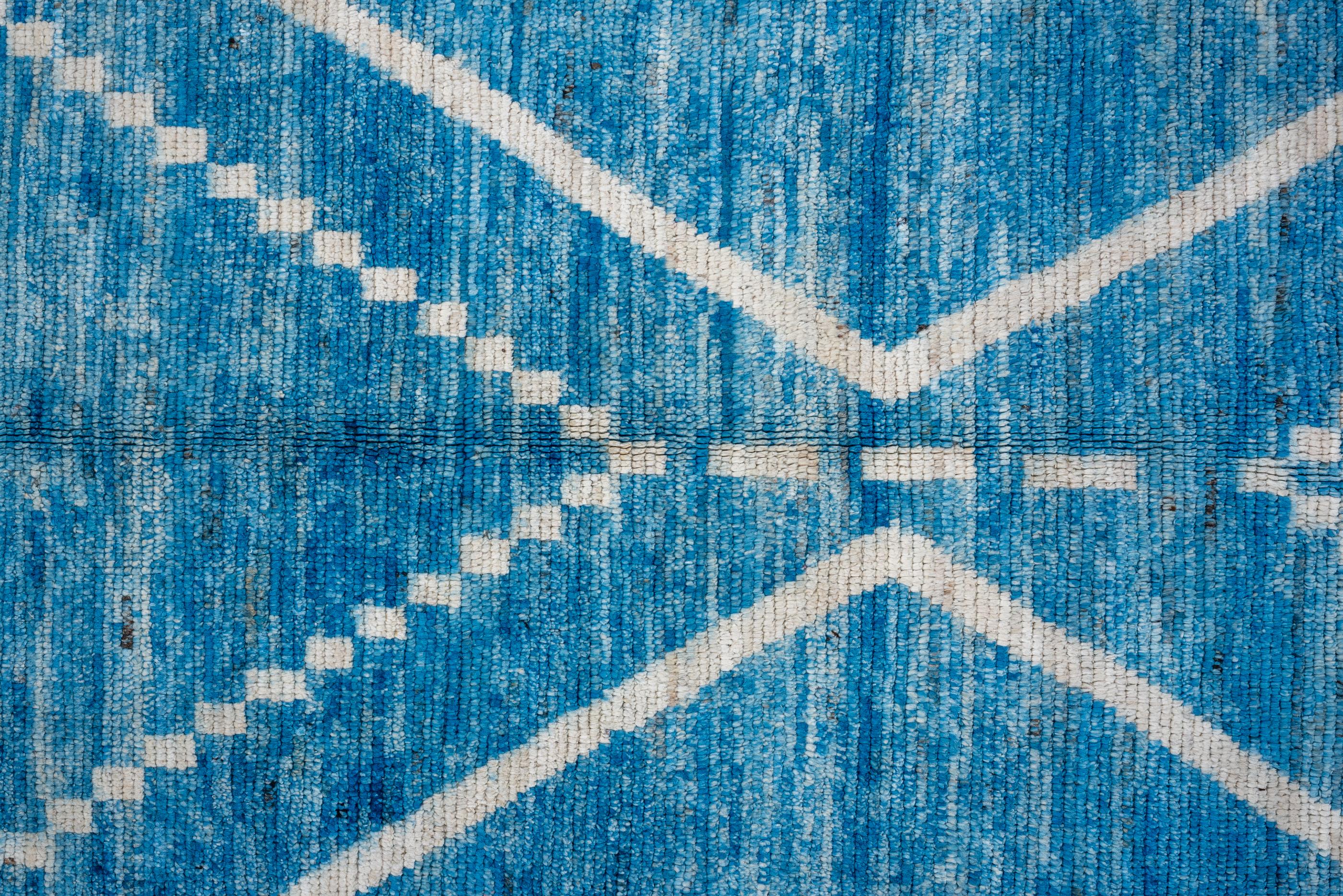 Neuer und moderner marokkanischer Design-Teppich (Marokkanisch) im Angebot