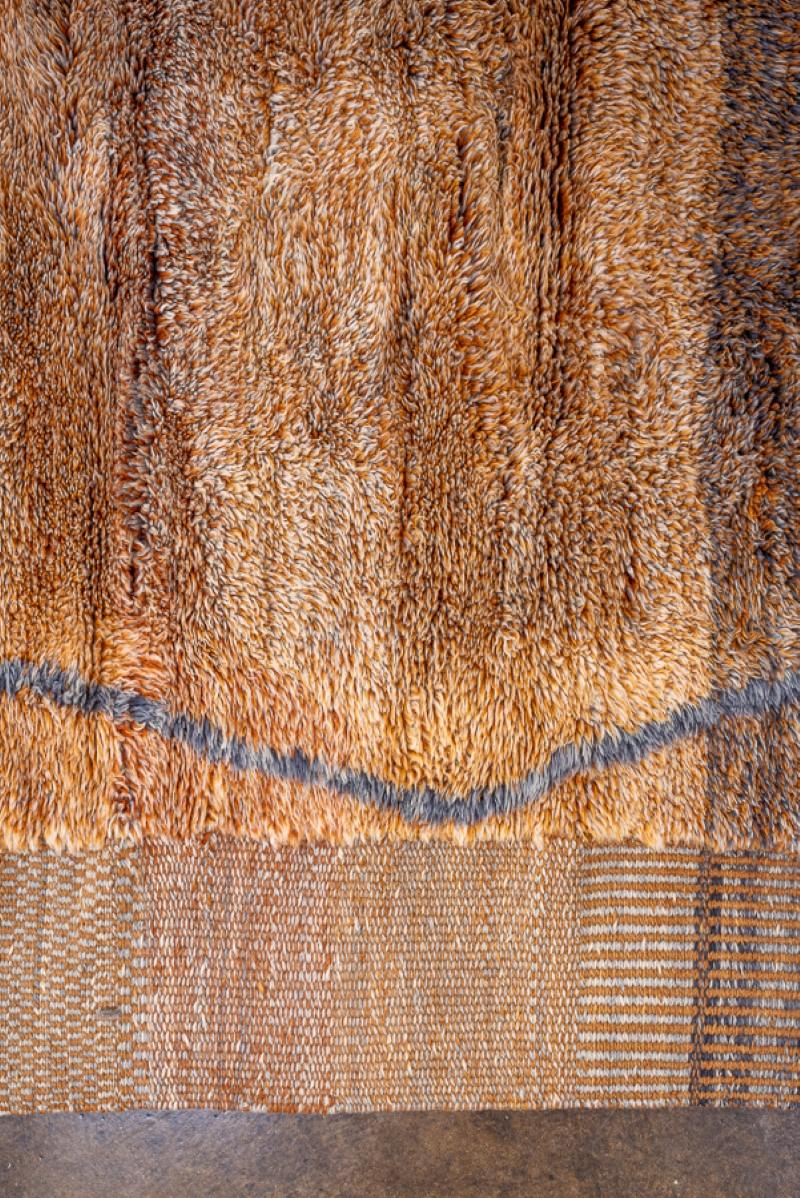 Neuer und moderner marokkanischer Design-Teppich  (Handgeknüpft) im Angebot