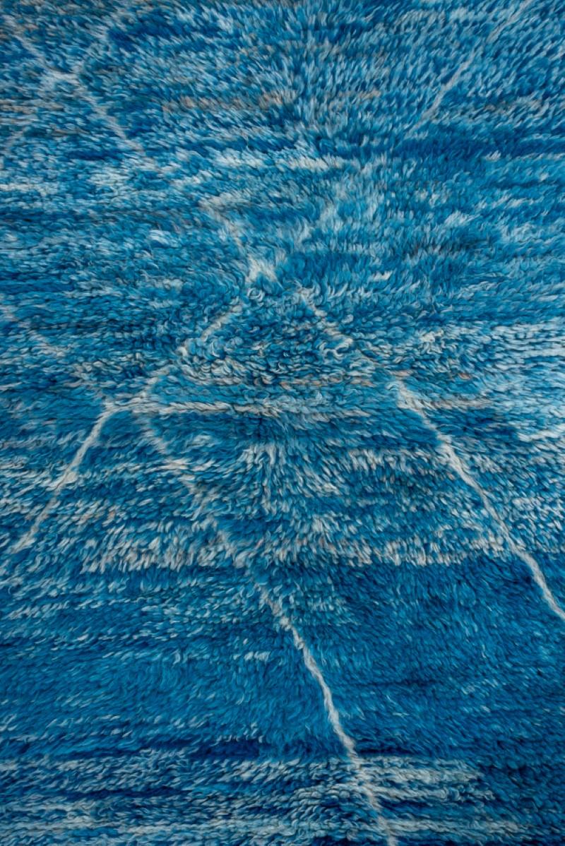 Marocain Tapis marocain neuf et moderne motif de couloir bleu 3''1x10 en jean en vente