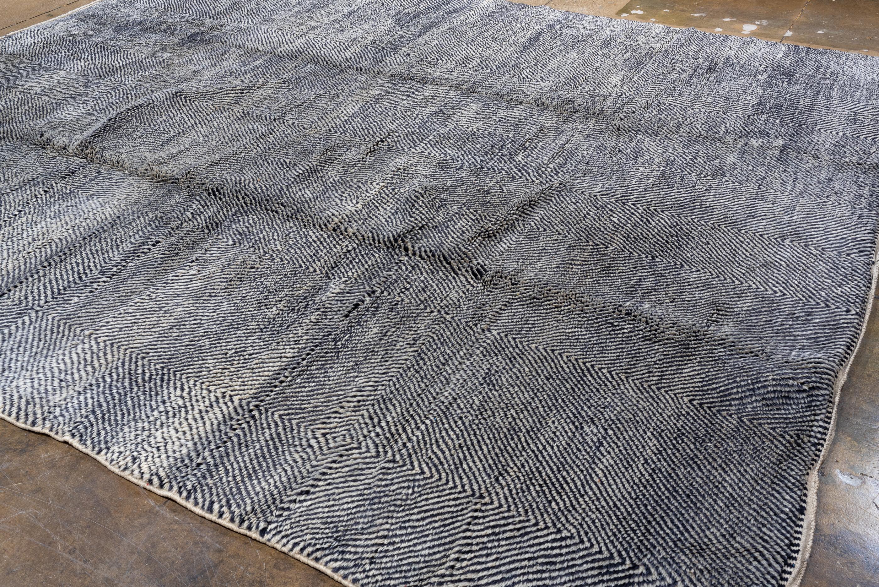 Neues und modernes marokkanisches Teppichdesign (Wolle) im Angebot