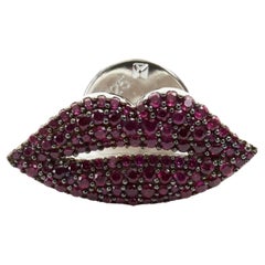 new APM MONACO red crystal embellished lips silver-tone pin brooch accessory