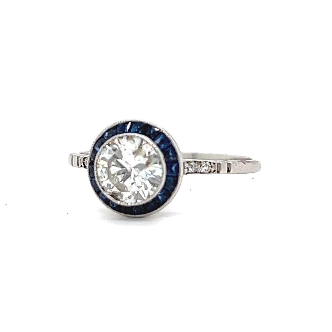 Bague de fiançailles en platine d'inspiration Art déco avec halo de diamants et saphirs de 0,87 carat en vente 1
