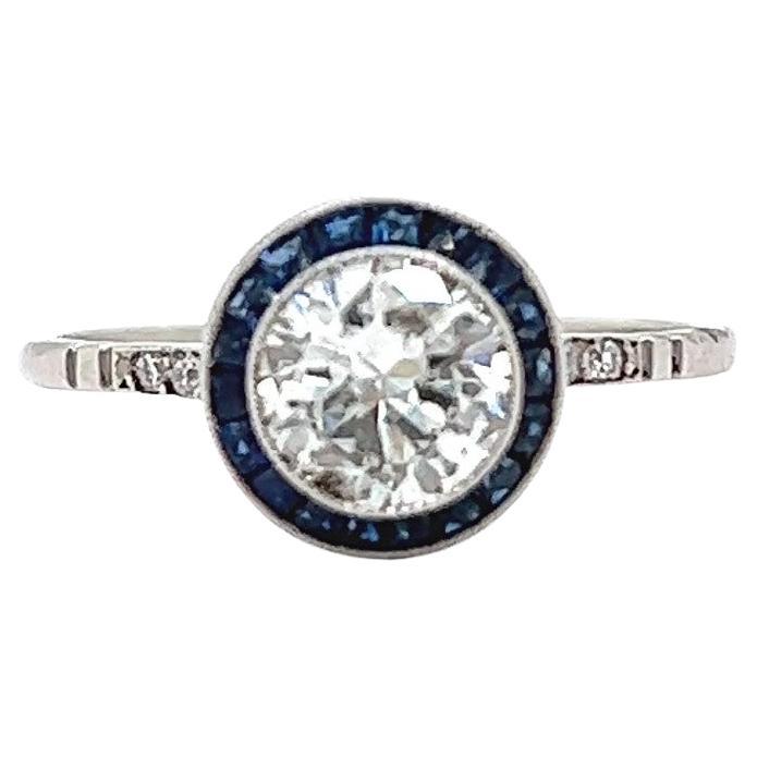 Bague de fiançailles en platine d'inspiration Art déco avec halo de diamants et saphirs de 0,87 carat en vente