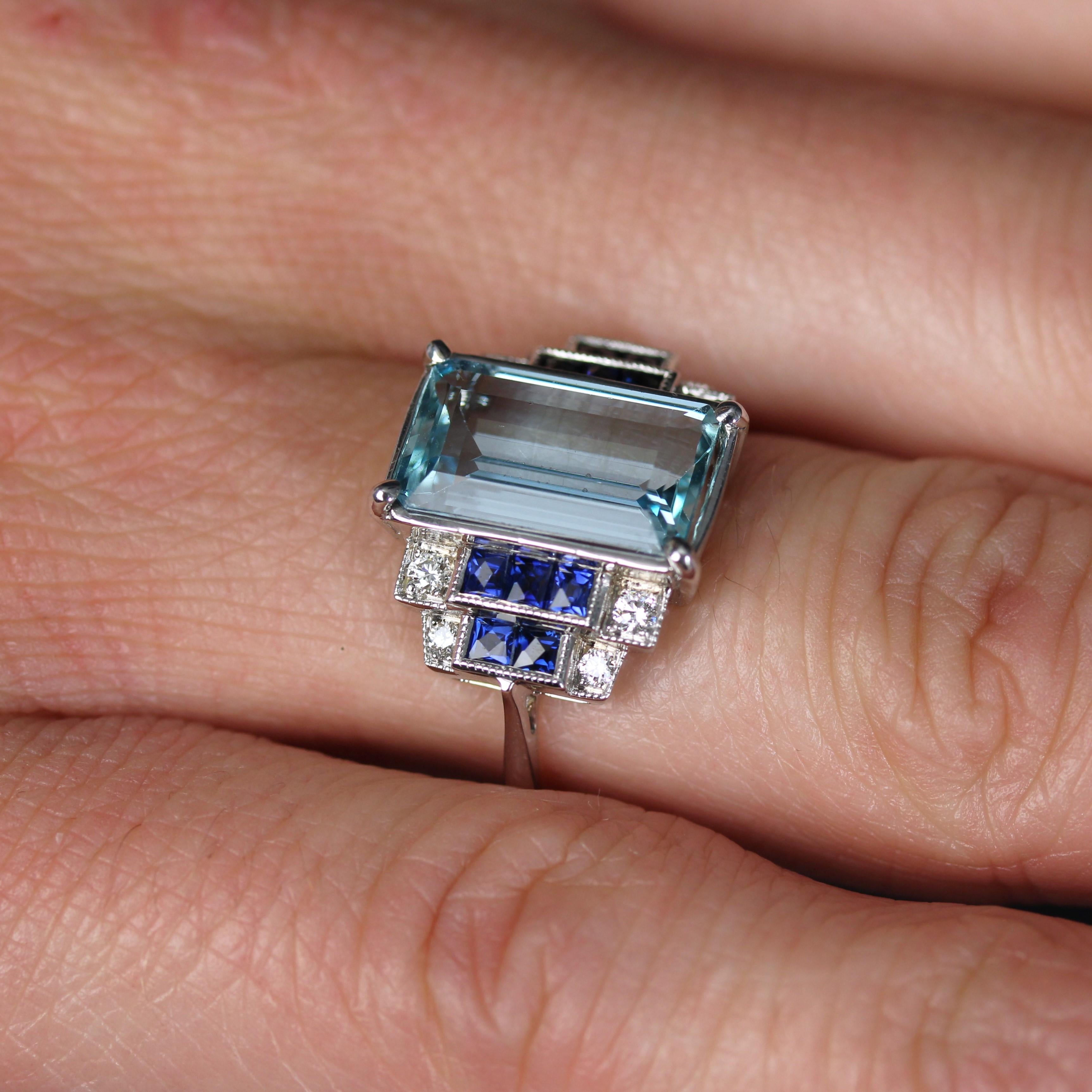 Nuovo anello a scalare in oro bianco 18 carati in stile Art Deco con zaffiri e acquamarine in vendita 6