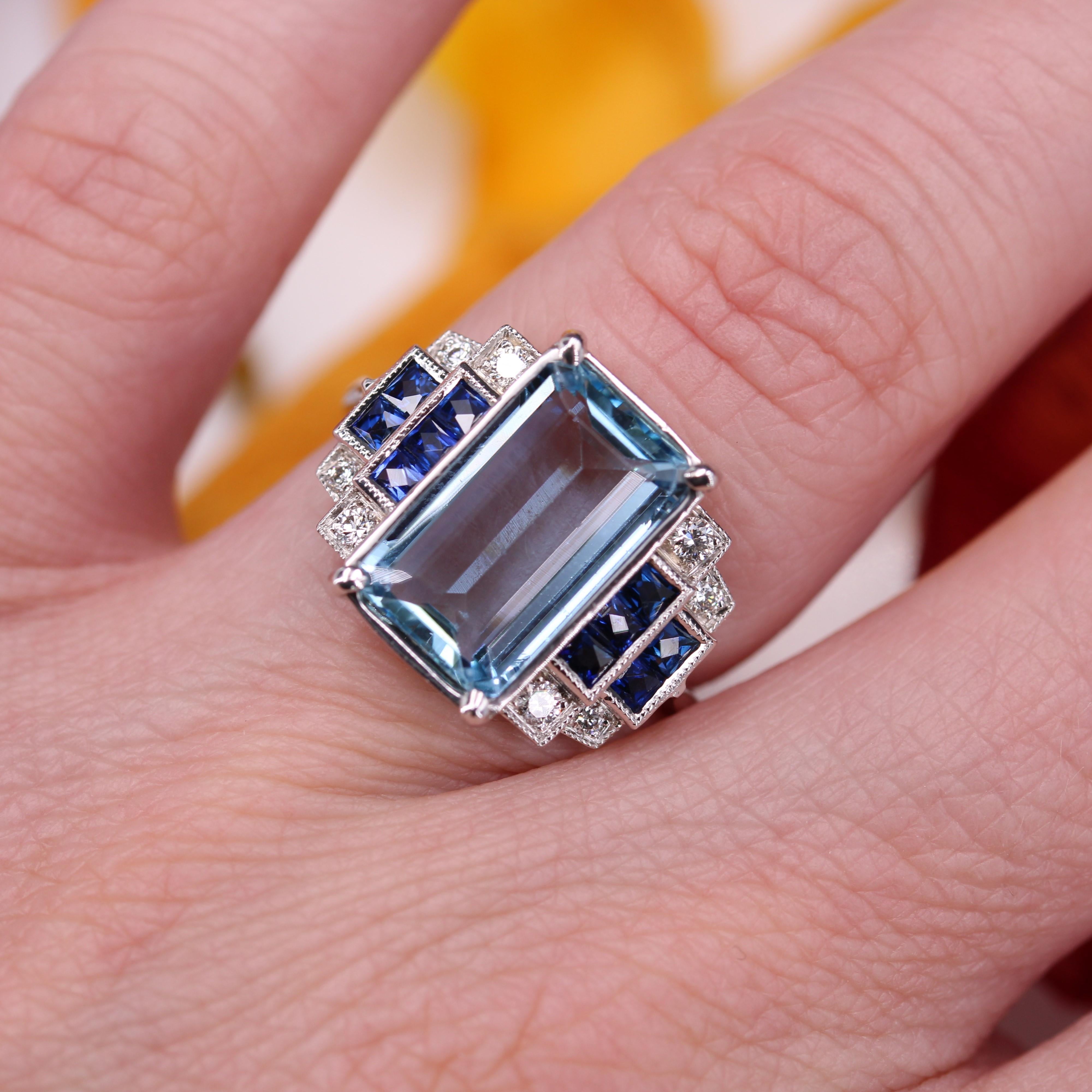 Nuovo anello a scalare in oro bianco 18 carati in stile Art Deco con zaffiri e acquamarine in vendita 8