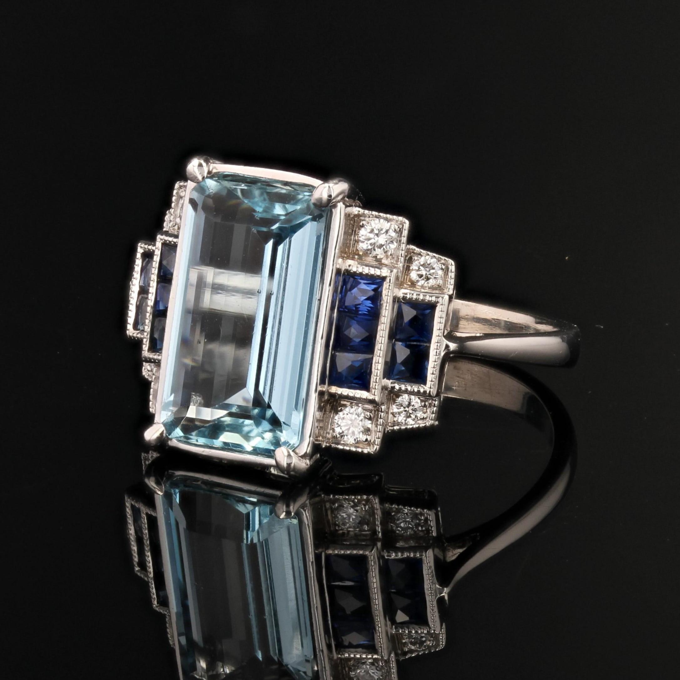 Nuovo anello a scalare in oro bianco 18 carati in stile Art Deco con zaffiri e acquamarine in vendita 1