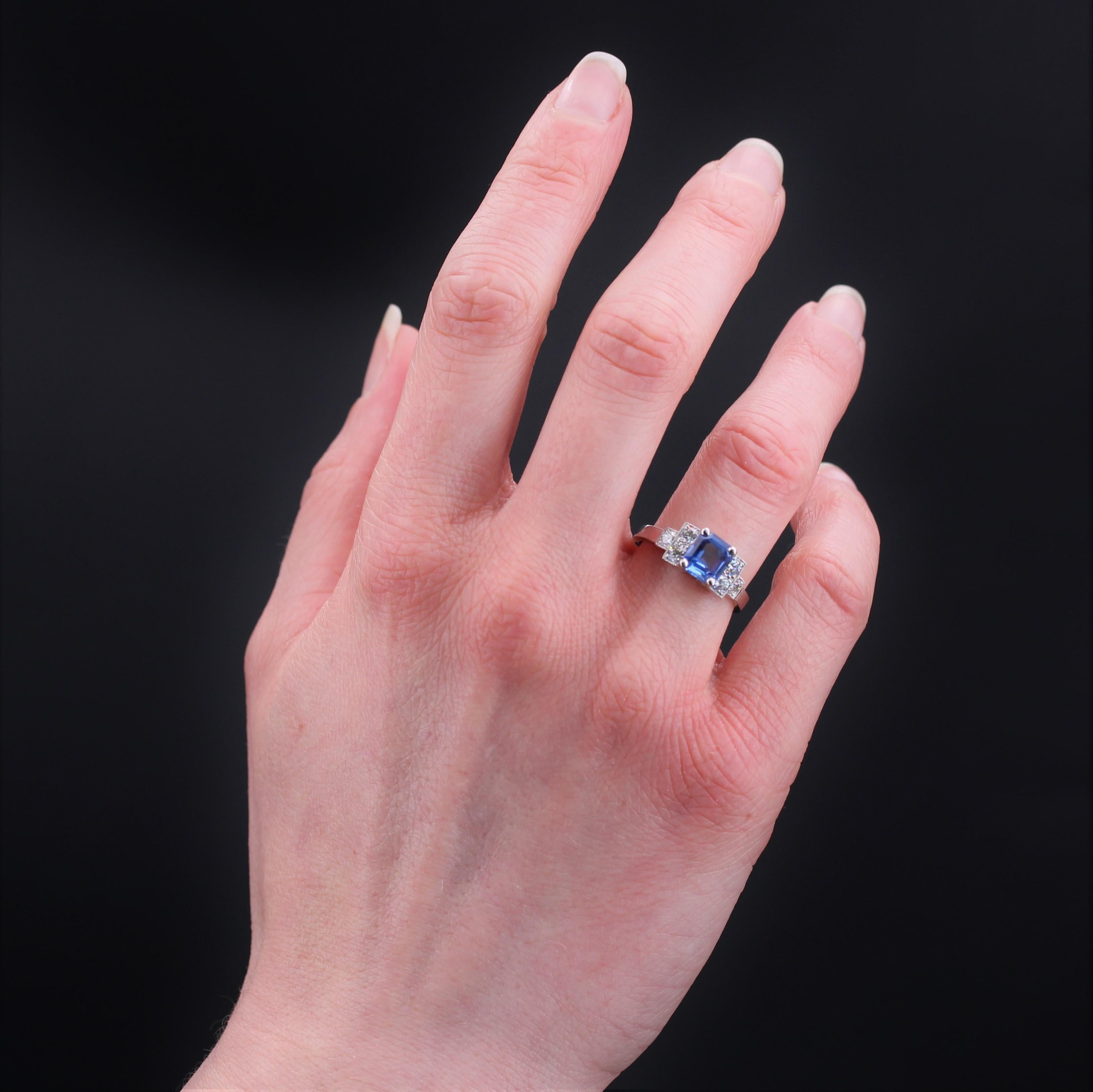 Platinring mit blauen Saphiren und Diamanten im Art-déco-Stil (Smaragdschliff) im Angebot