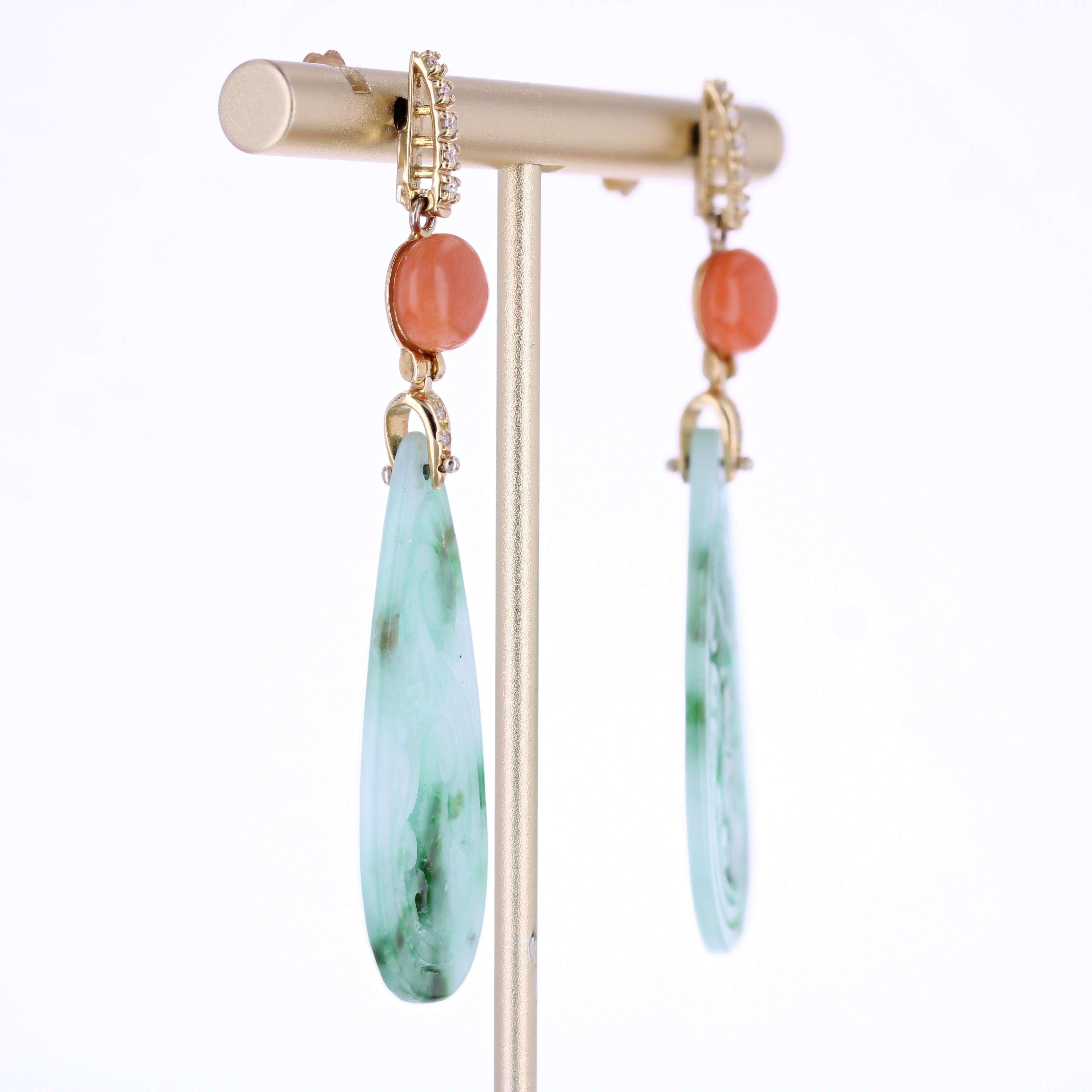 Nuovi orecchini pendenti in stile Art Deco con giada incisa e diamanti in oro giallo 18 K. in vendita 2