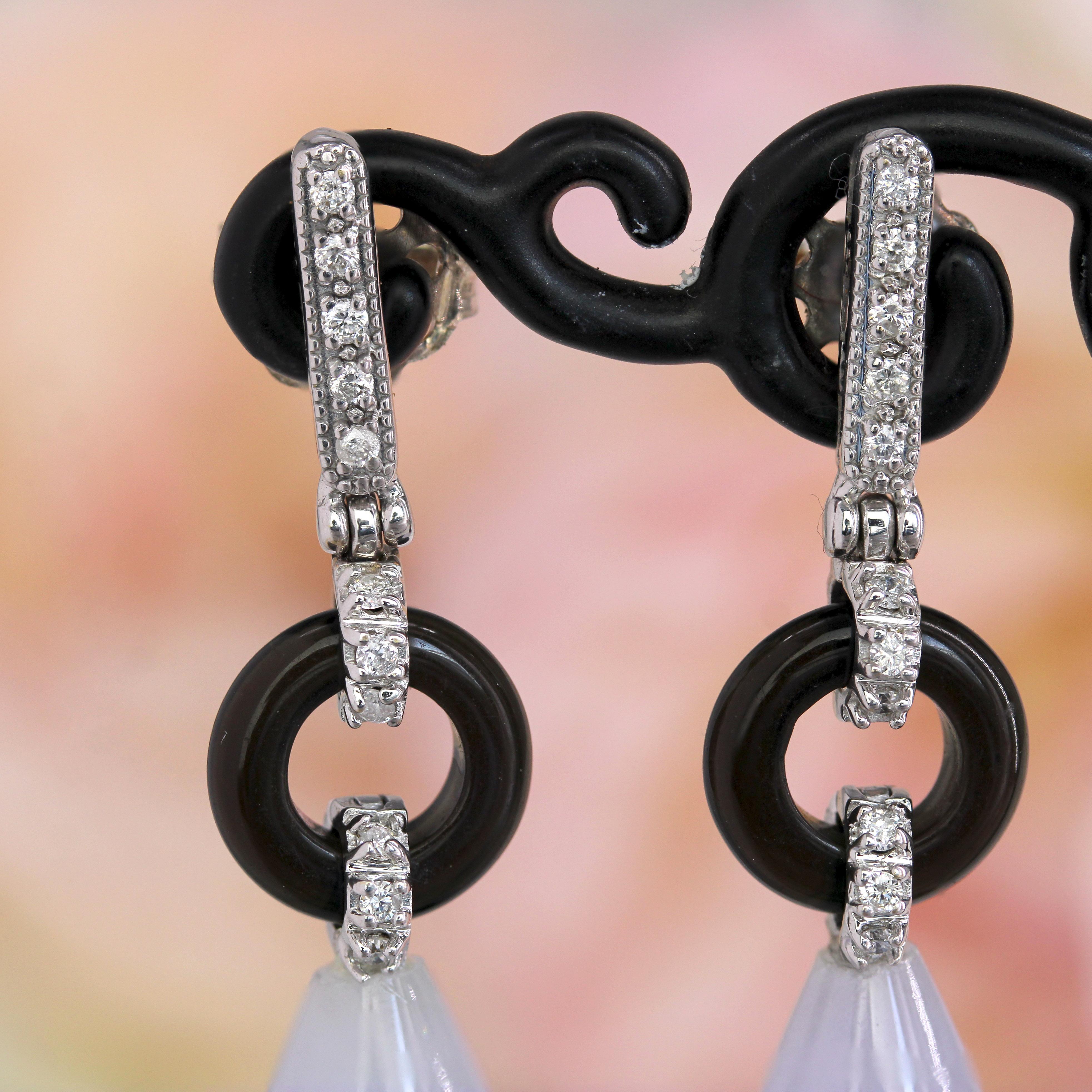 Nuovi orecchini pendenti in stile Art Deco in giada lavanda e onice con diamanti in oro bianco 18 K. in vendita 4