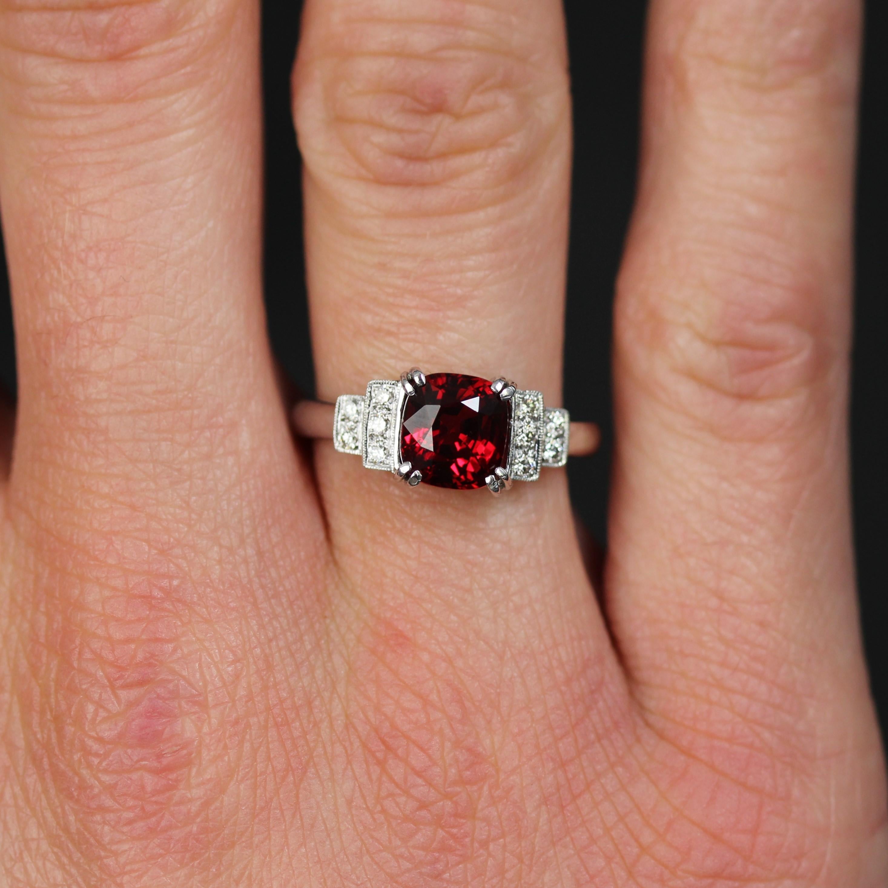 New Art Deco Style Natural Vivid Red Spinel Diamonds 18 Karat White Gold Ring Pour femmes en vente
