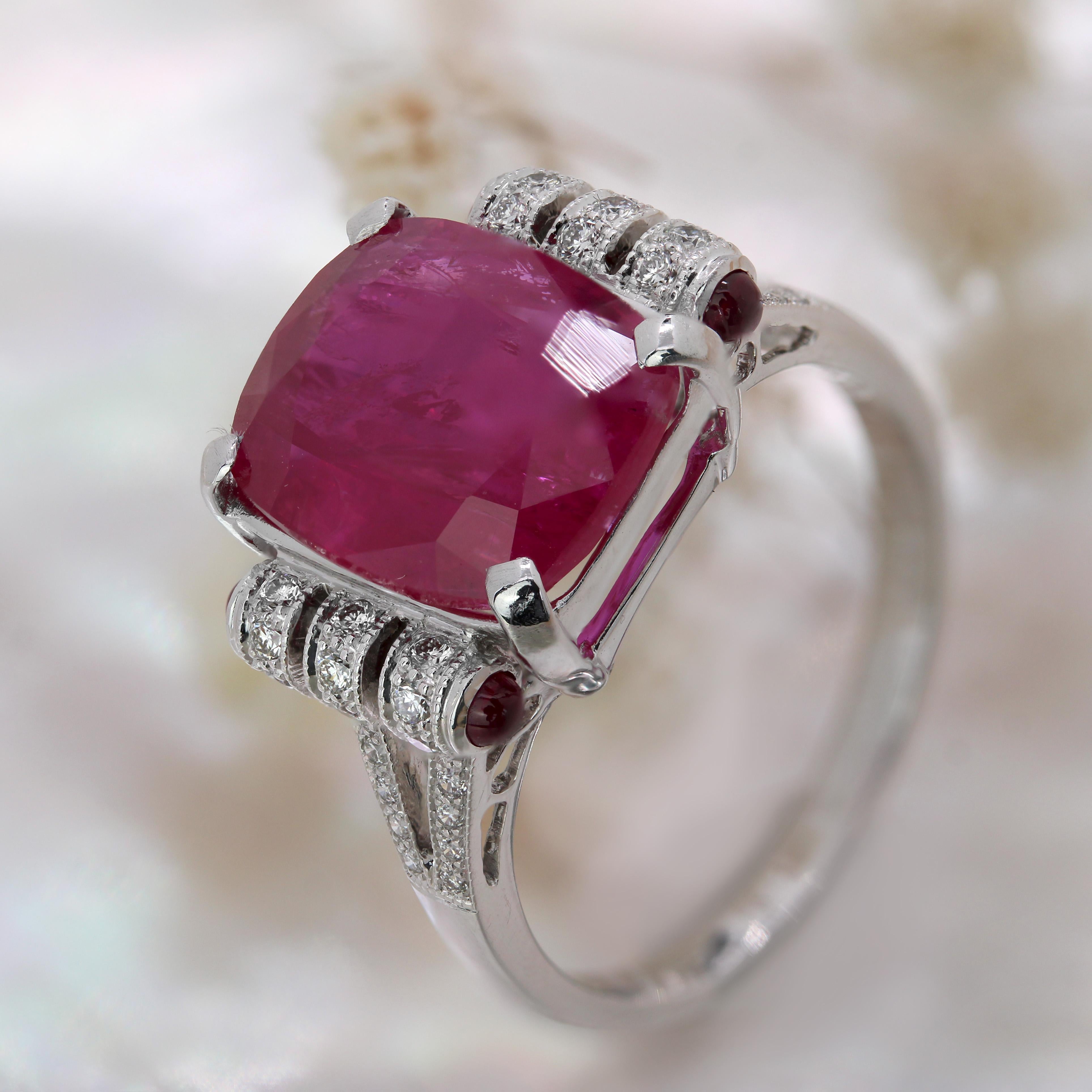 New Art Deco Style Rubini Diamanti Anello in oro bianco 18 carati in vendita 5