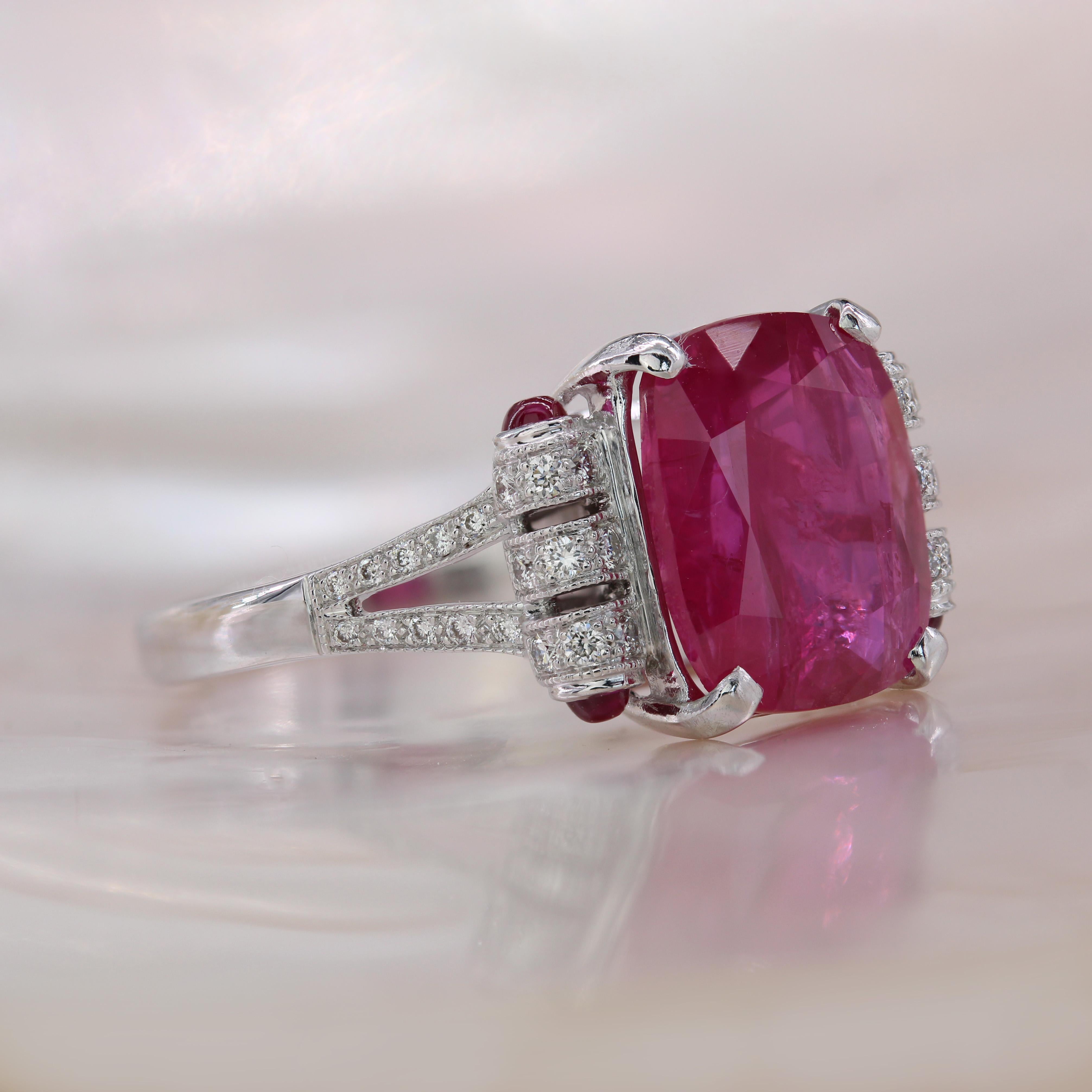 New Art Deco Style Rubini Diamanti Anello in oro bianco 18 carati in vendita 9