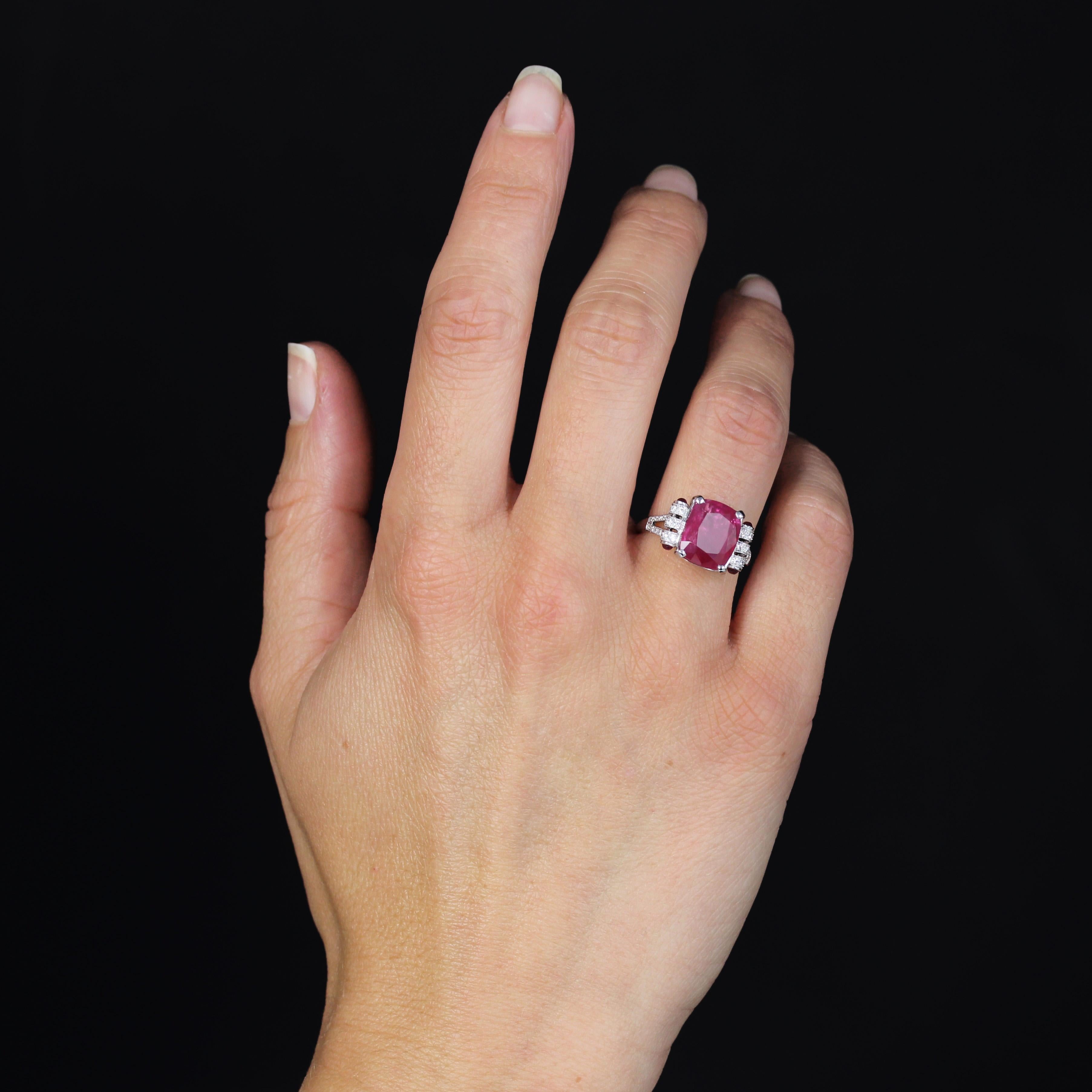 Taglio brillante New Art Deco Style Rubini Diamanti Anello in oro bianco 18 carati in vendita