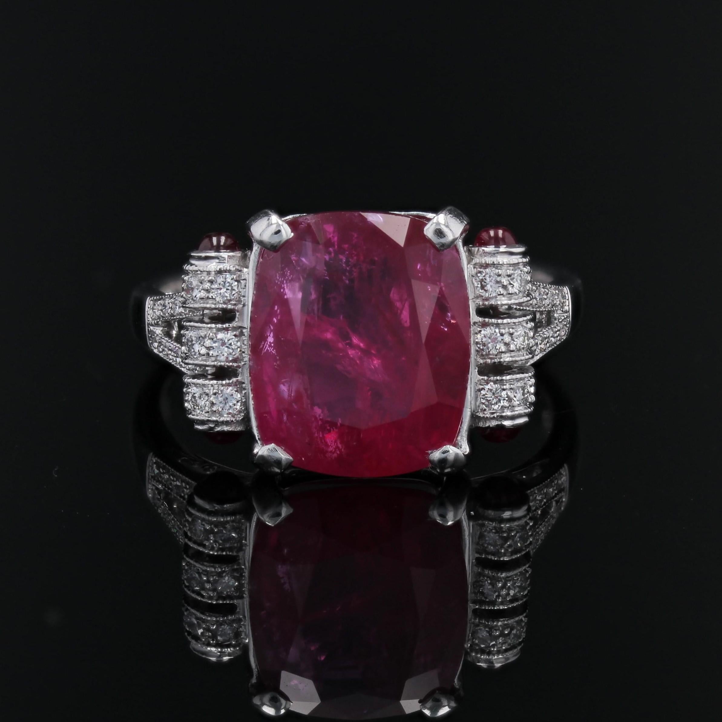 New Art Deco Style Rubini Diamanti Anello in oro bianco 18 carati In condizioni Nuovo in vendita a Poitiers, FR