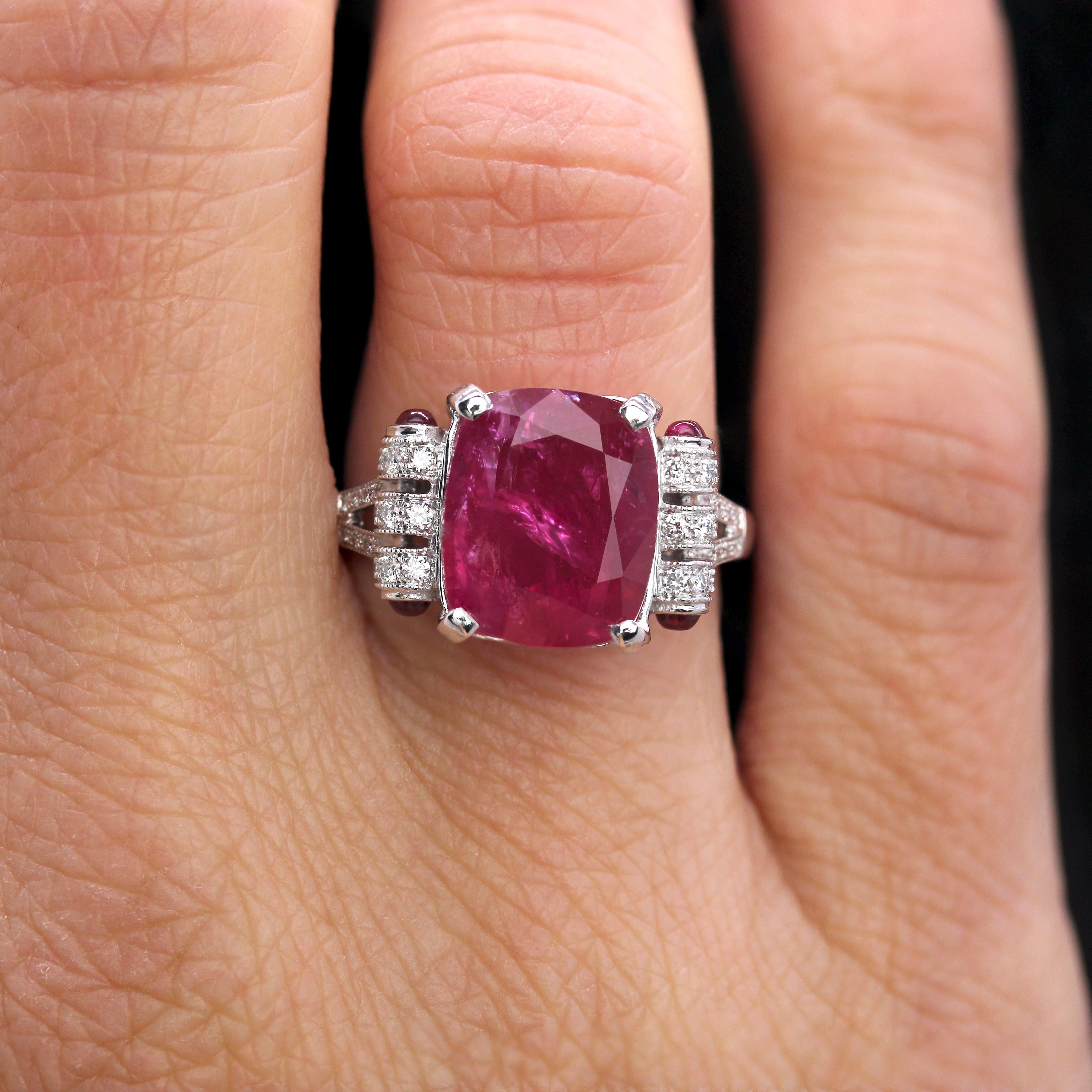 Donna New Art Deco Style Rubini Diamanti Anello in oro bianco 18 carati in vendita