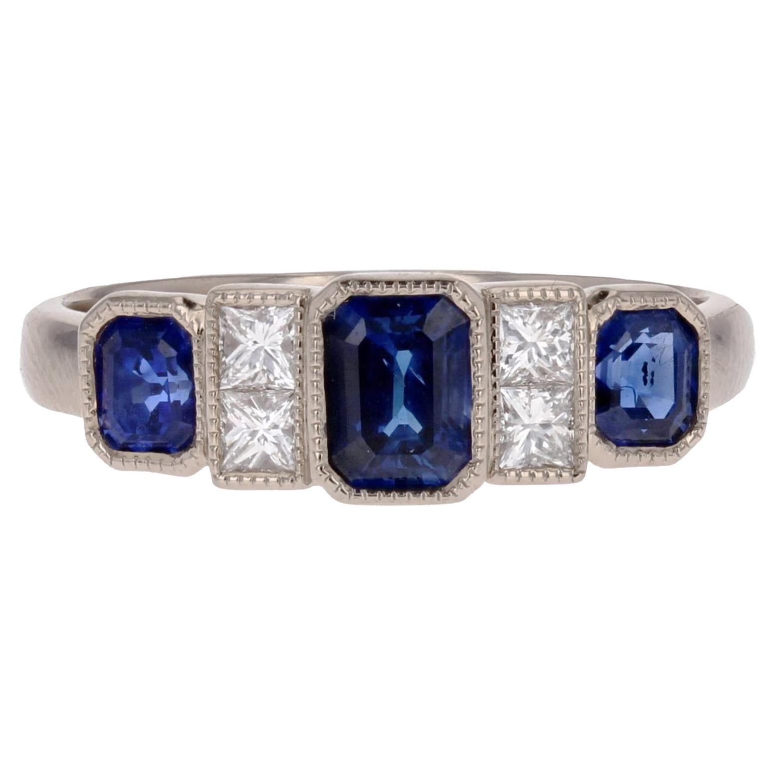 Bague de style Art déco en or blanc 18 carats avec saphirs et diamants en vente