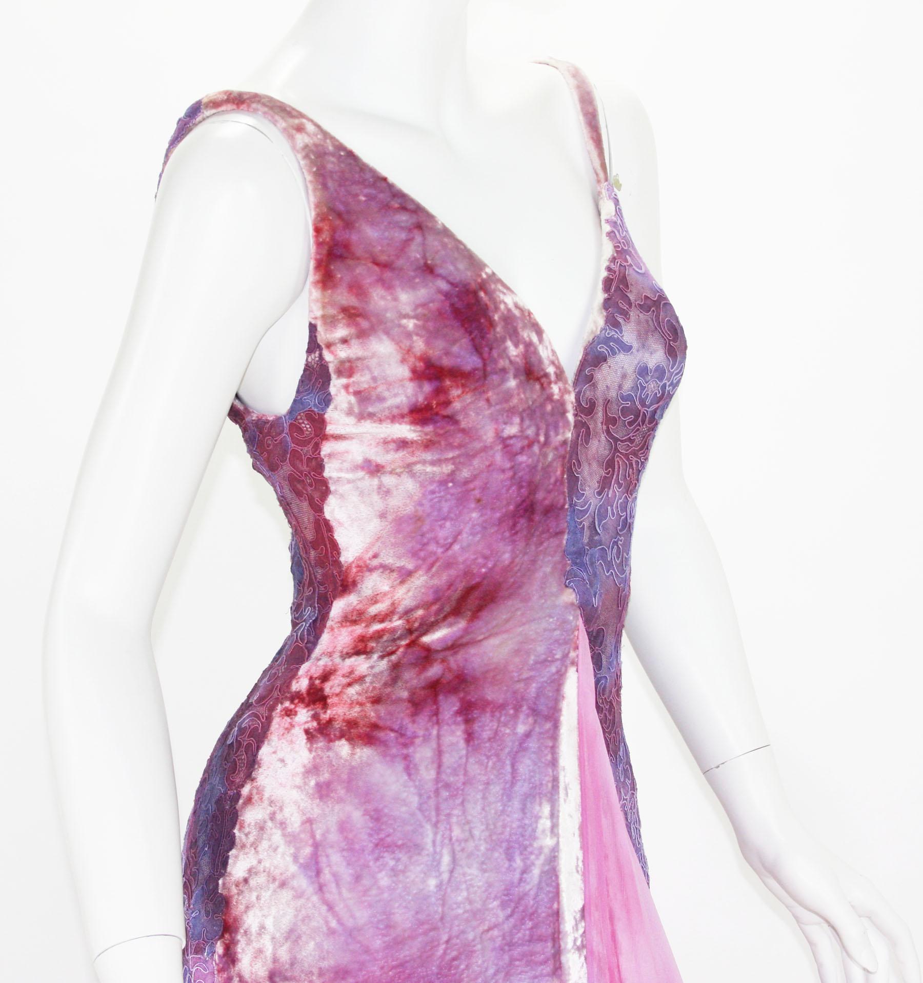 Nueva Colección Atelier Versace S/S 1994 Vestido Vestido de Encaje de Terciopelo Morado Rosa en venta 5