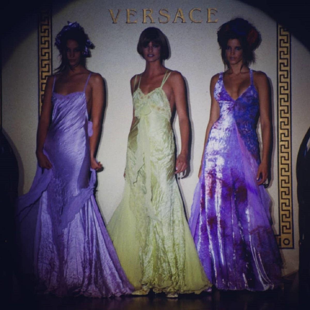 New Atelier Versace Velvet Lace Watercolor Purple/Pink Dress Gown
S/S 1994 Collection
Purple and Pink Watercolor Crushed Velvet and Lace, Corset Style, Fully Lined, Side Zip Closure.
Measurements: Length - 60 inches, Bust - 32