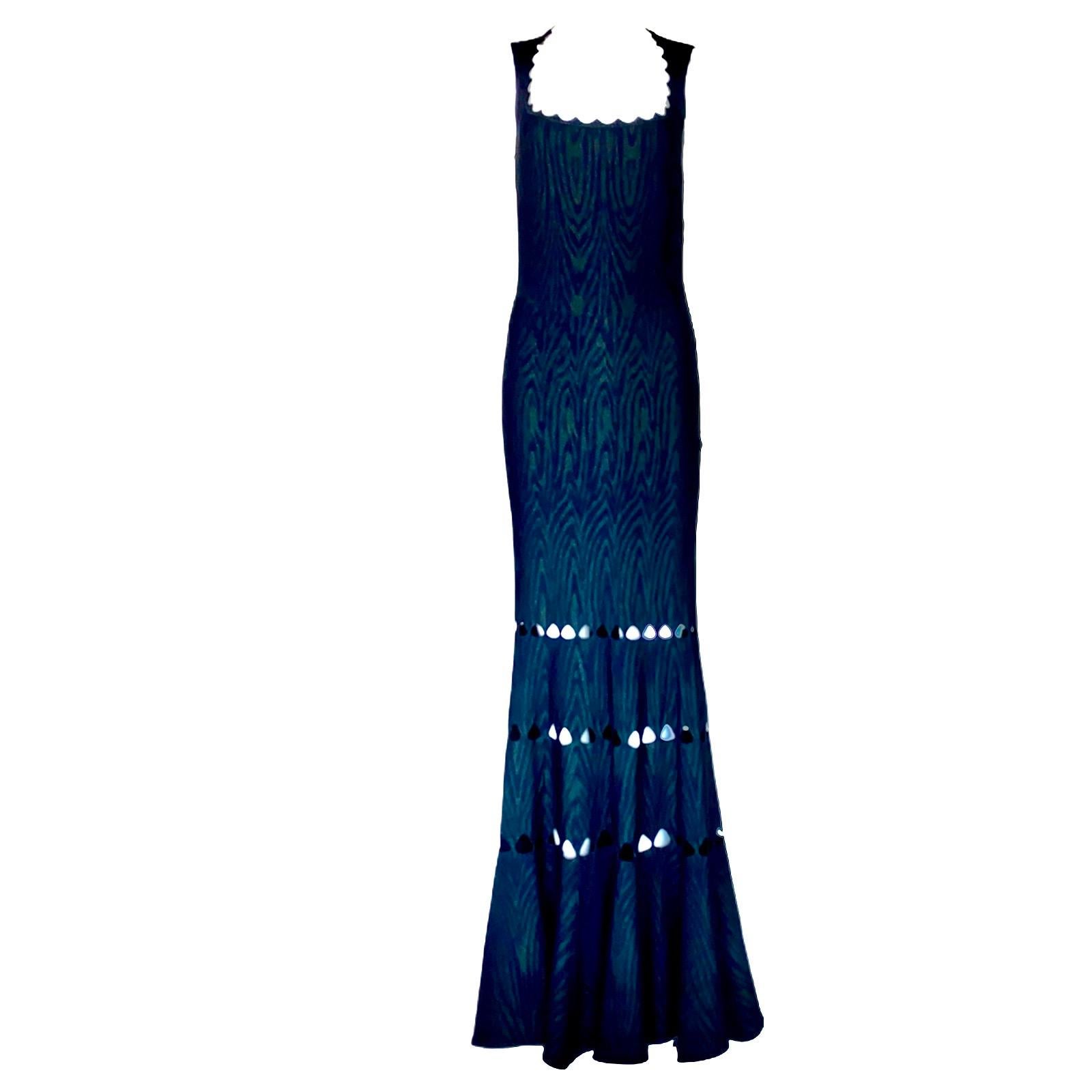 A CLASSIC ALAIA PIECE

SEEN ON BEYONCE FOR A SHOOTING AT THE RITZ, PARIS


An AZZEDINE ALAIA classic signature piece that will last you for years
Designed by Azzedine Alaia himself in 2011
Beautiful black fabric with emerald green sparkling
