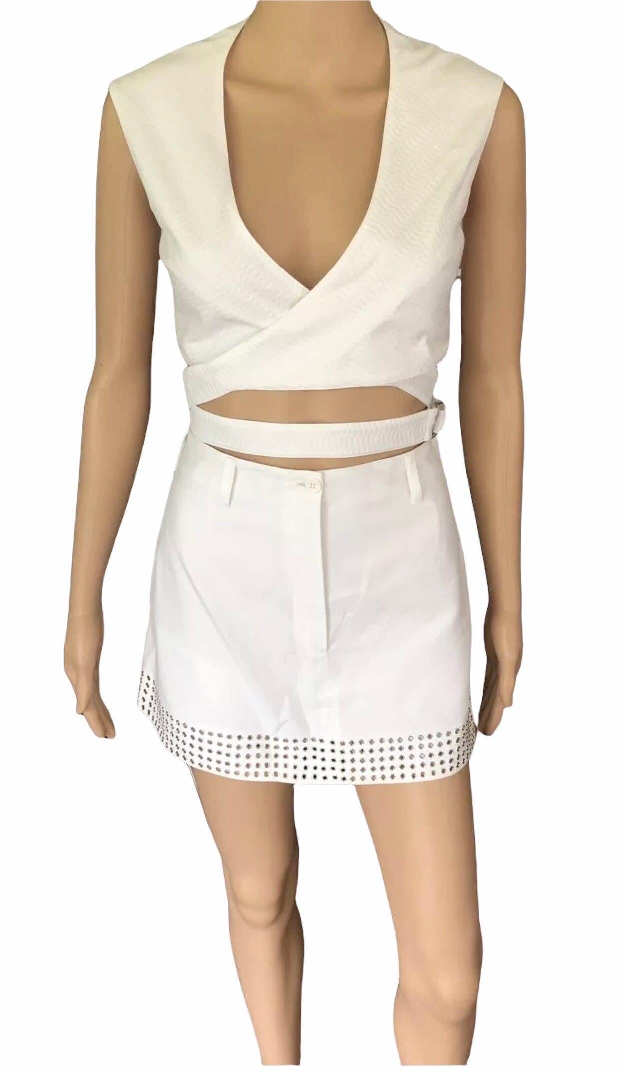 New with Tags Azzedine Alaia Embellished White Shorts and Bra Top 2 Piece Set

All Eyes on Alaïa

For the last half-century, the world’s most fashionable and adventuresome women have turned to Azzedine Alaïa for body-enhancing clothes that give them