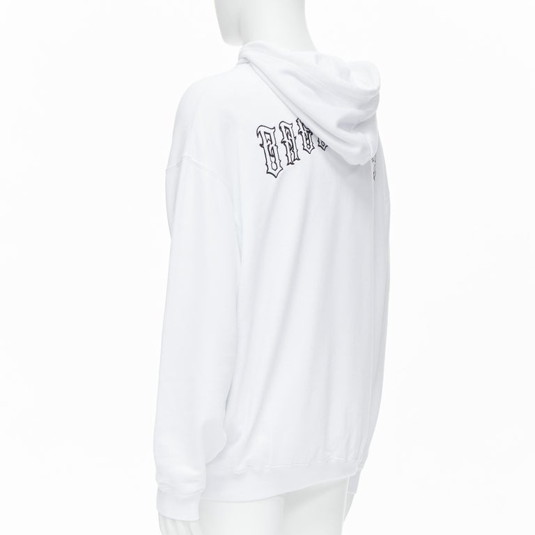 BALENCIAGA - Pull à capuche en coton blanc avec broderie de logo gothique  noir, 2018, taille M En vente sur 1stDibs