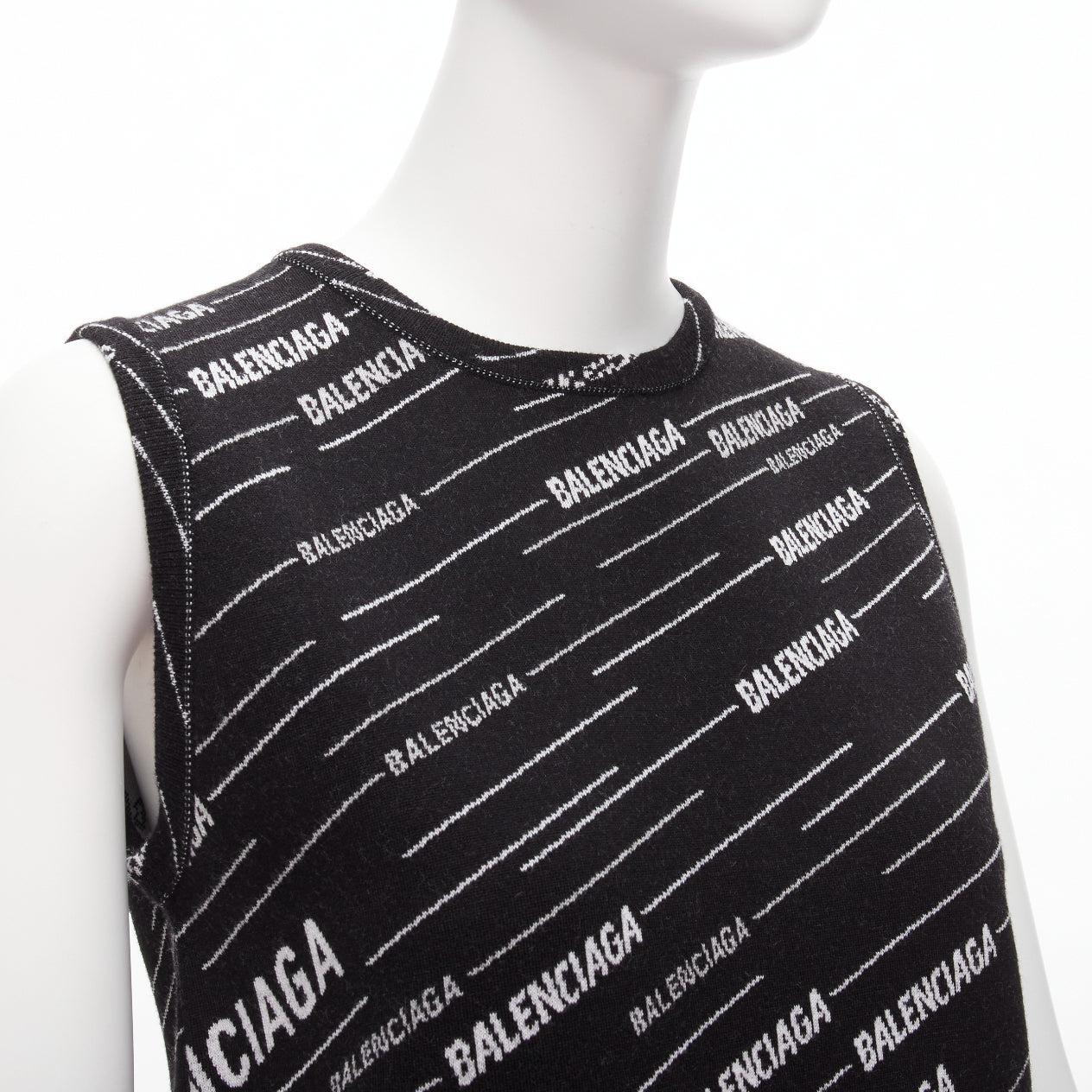 new BALENCIAGA 2018 black white graphic striped logo sweater vest FR38 M
Reference: TGAS/D00585
Brand: Balenciaga
Designer: Demna
Collection: 2018
Material: Virgin Wool, Blend
Color: Black, White
Pattern: Monogram
Closure: Pullover
Made in: