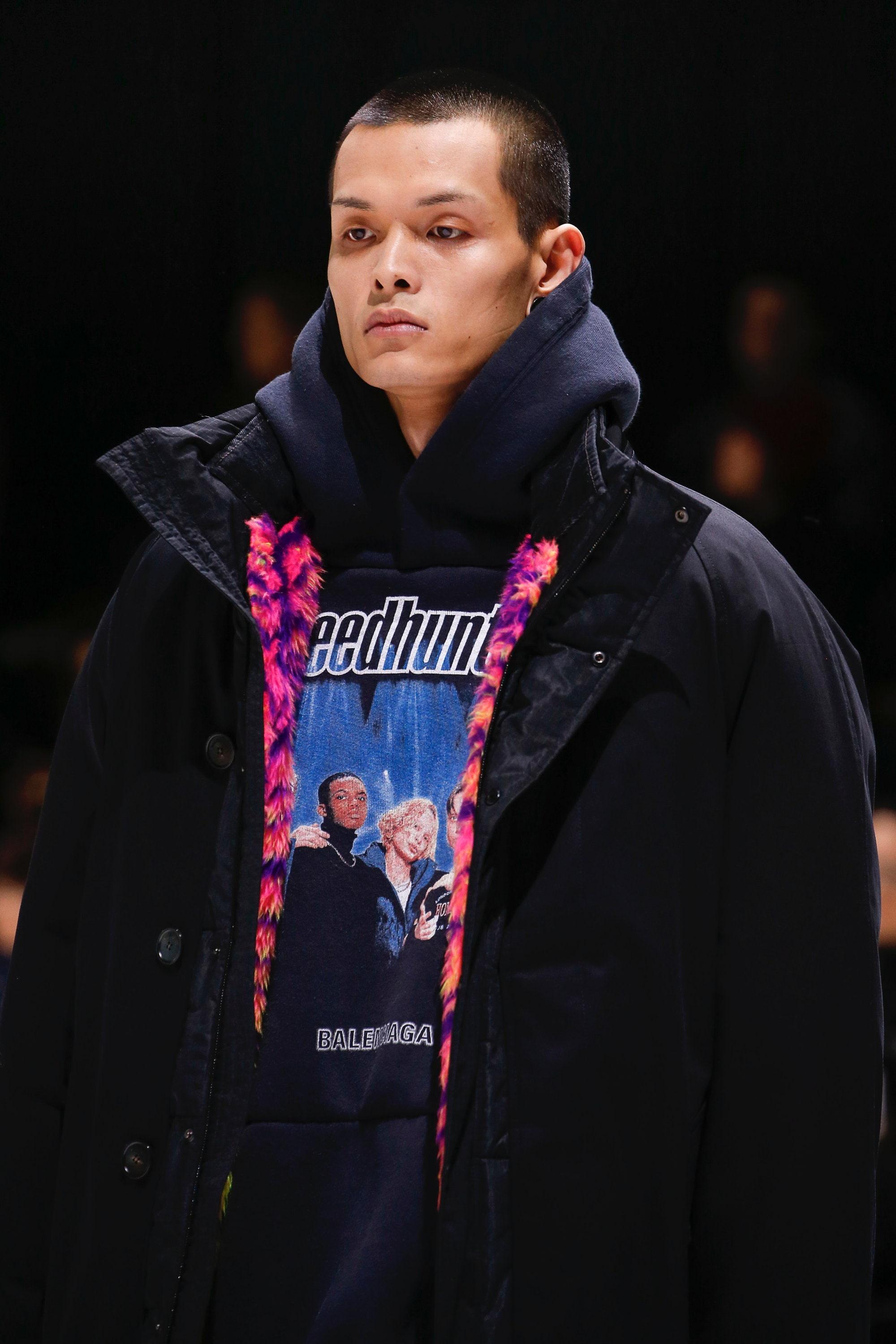 new BALENCIAGA 2018 Runway Speedhunters black cotton fleece oversized hoodie L 
Reference: TGAS/C00411 
Brand: Balenciaga 
Designer: Demna 
Collection: Fall Winter 2018 Runway 
Material: Cotton 
Color: Black 
Pattern: Solid Closure: Snap 
Extra